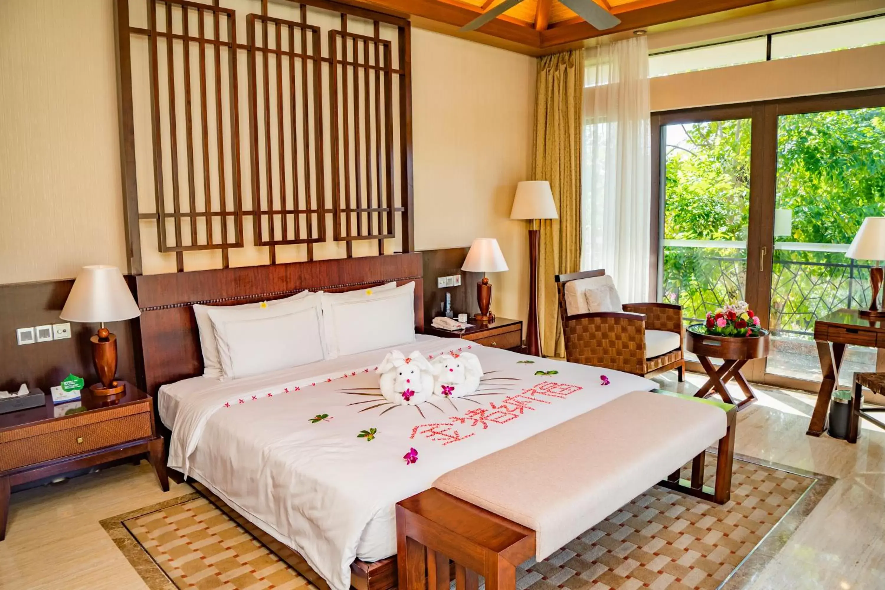 Bedroom, Bed in Grand Metropark Villa Resort Sanya Yalong Bay