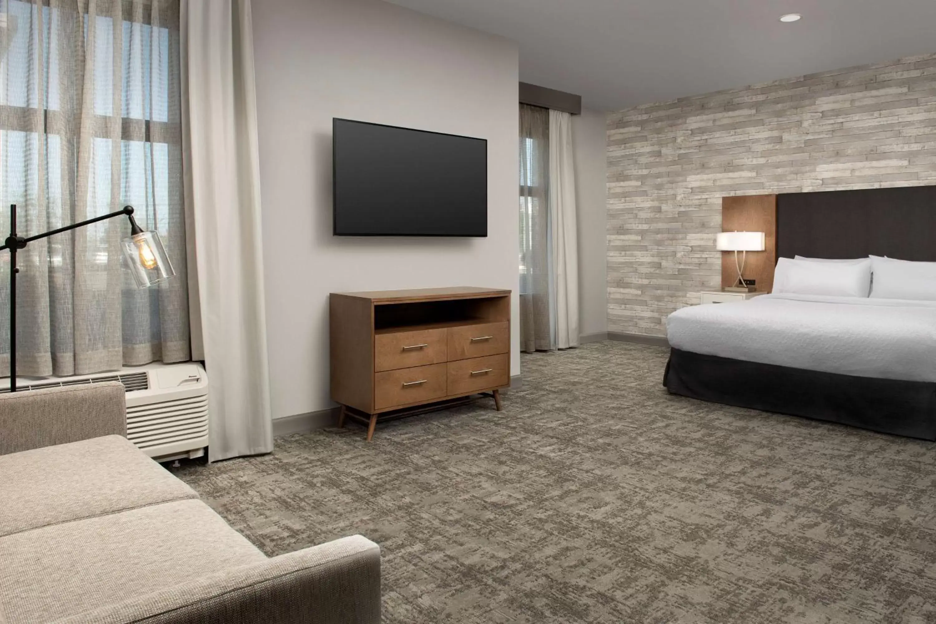 Living room, Bed in Homewood Suites By Hilton Louisville Airport