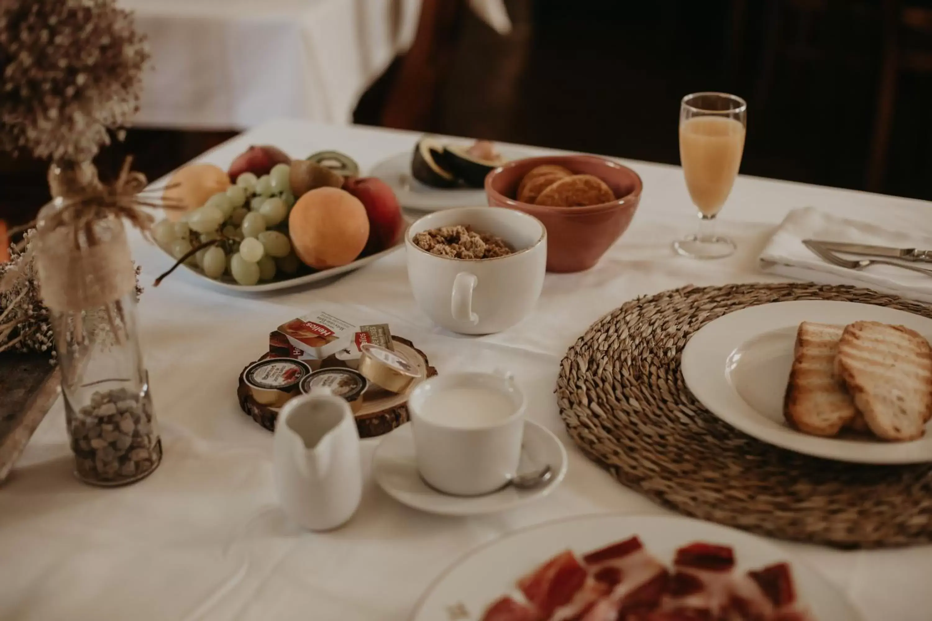 Breakfast in Hotel Posada de Valdezufre