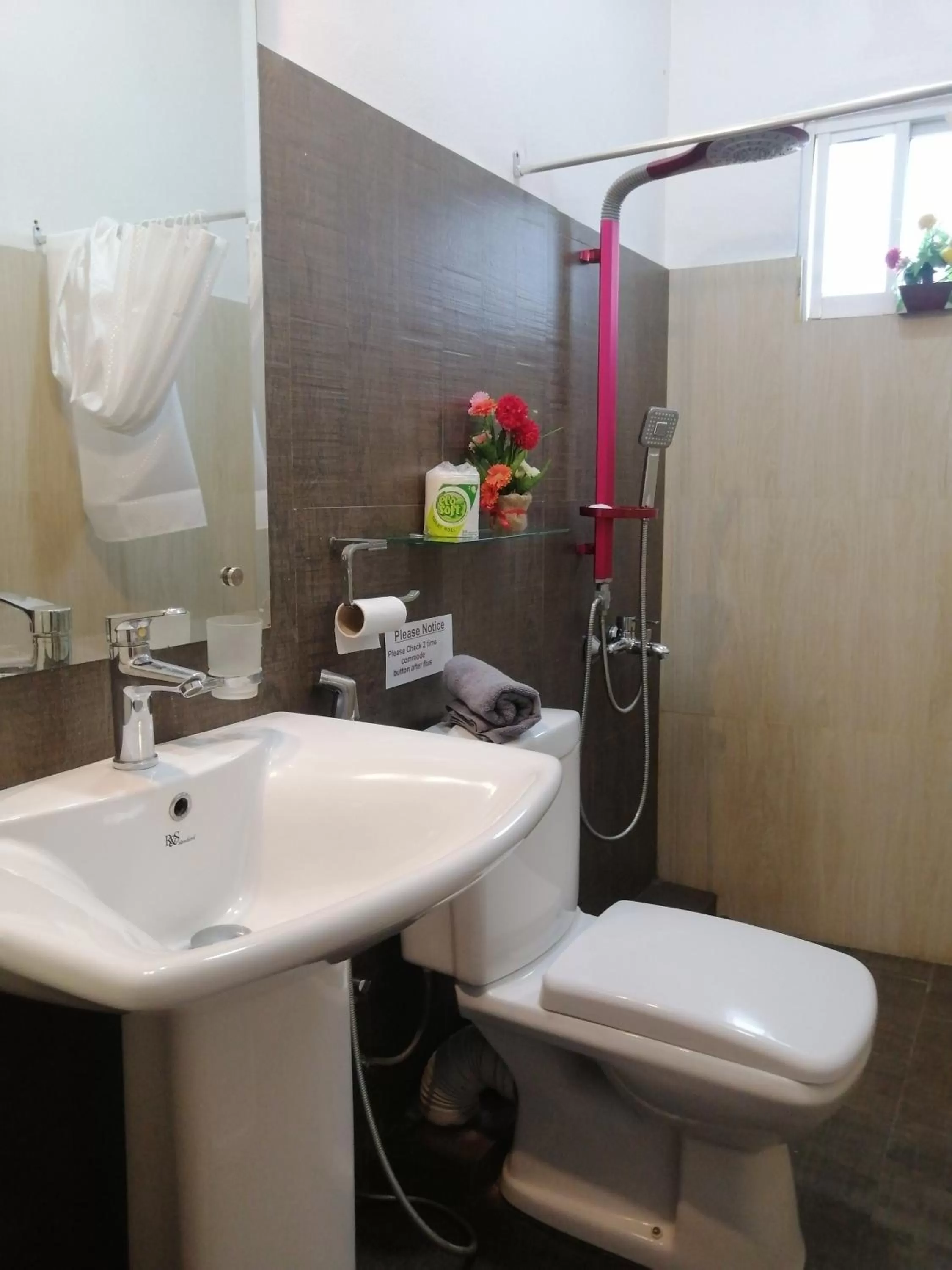 Le Petit Hotel & Restaurant