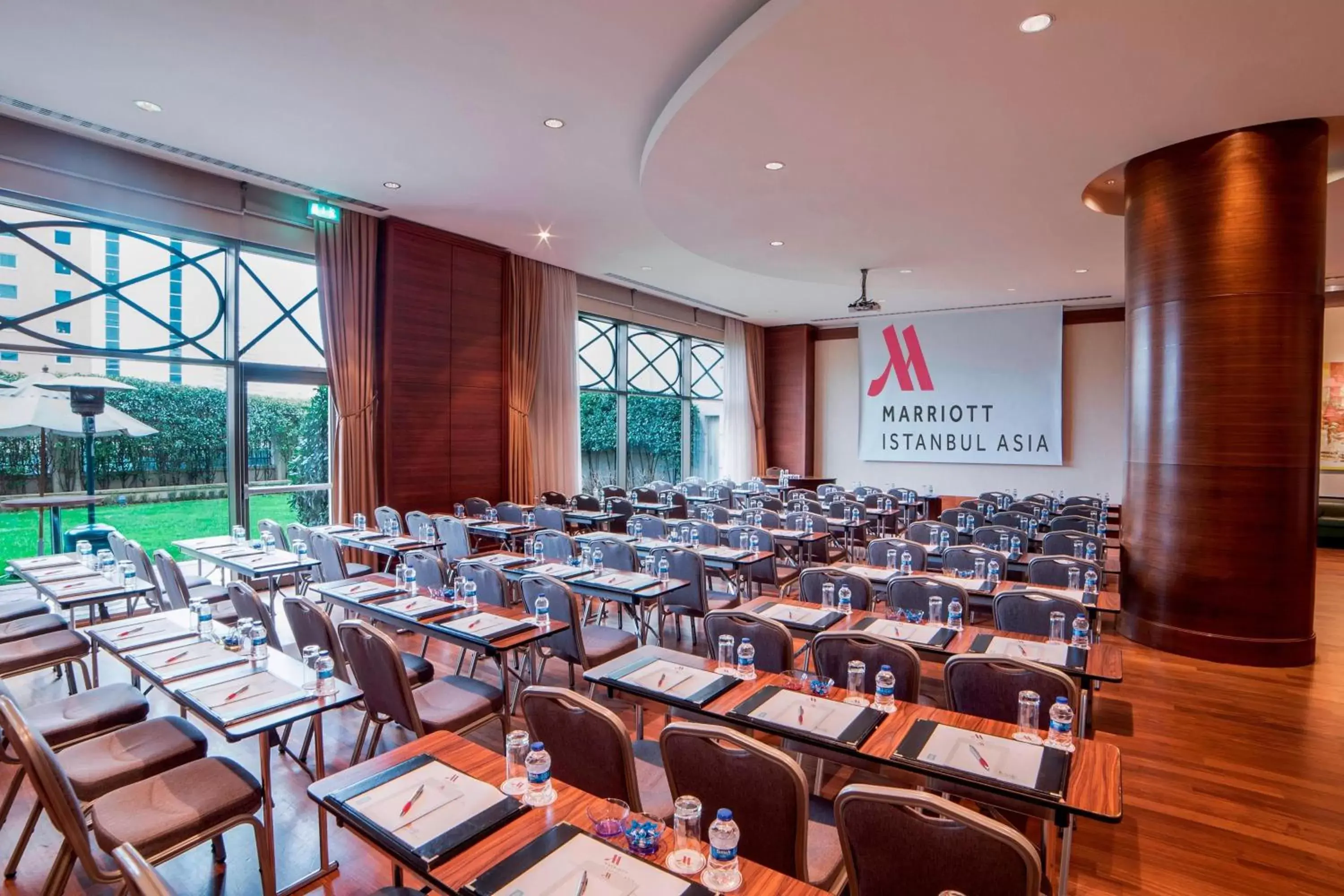 Meeting/conference room, Restaurant/Places to Eat in Istanbul Marriott Hotel Asia