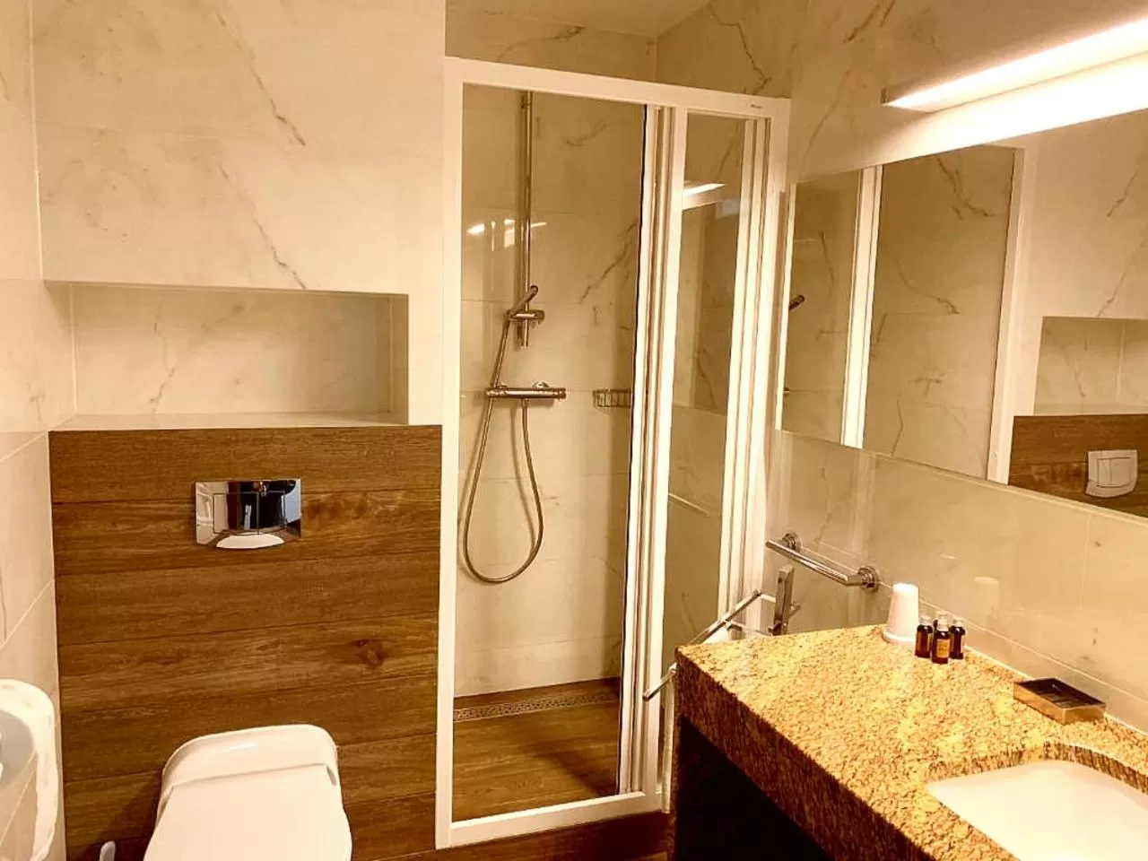 Shower in GRONO Apartamenty