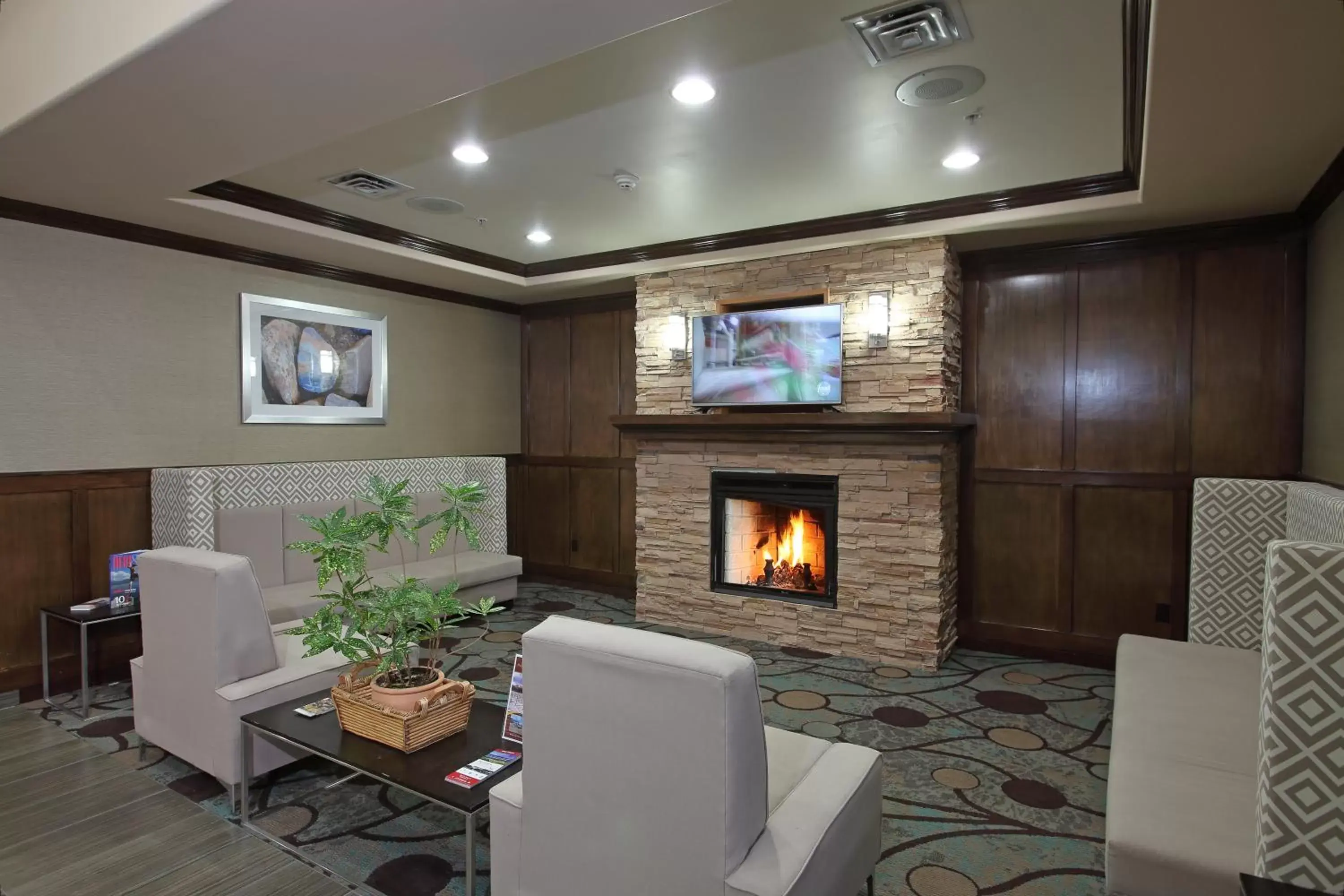 Property building, Lobby/Reception in Holiday Inn Express Hotel & Suites Vernon, an IHG Hotel