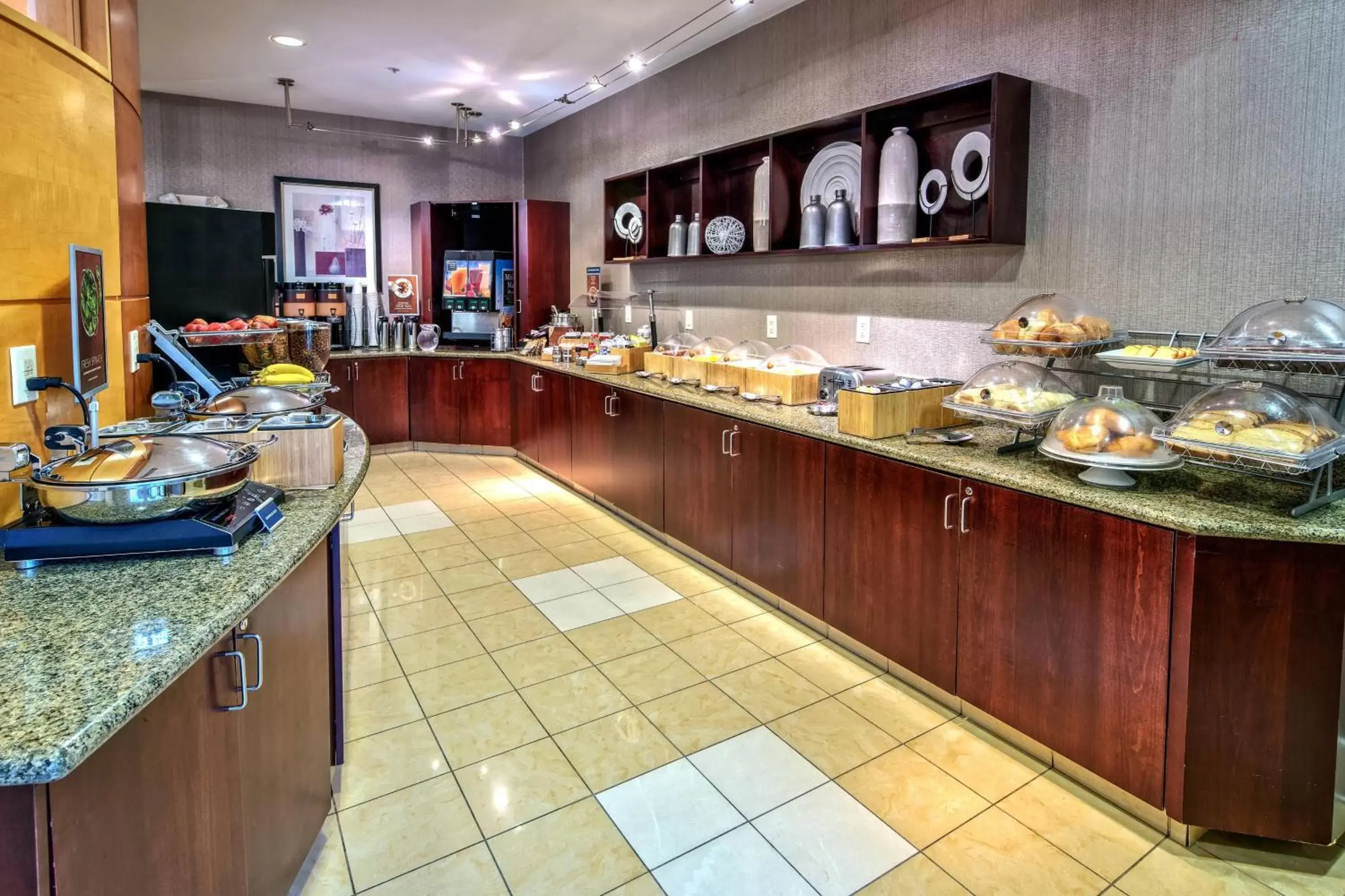 Breakfast in SpringHill Suites by Marriott New Bern