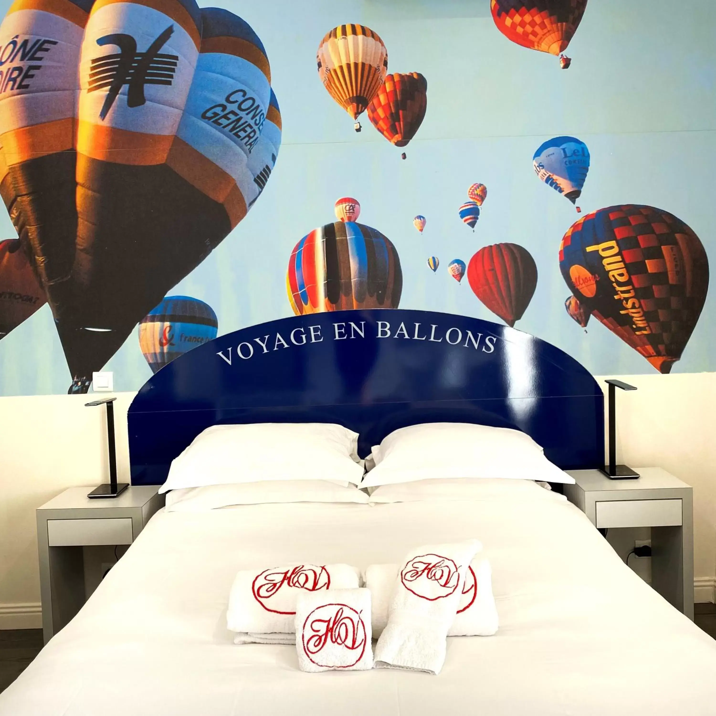 Bed in Hôtel Les Voyageurs