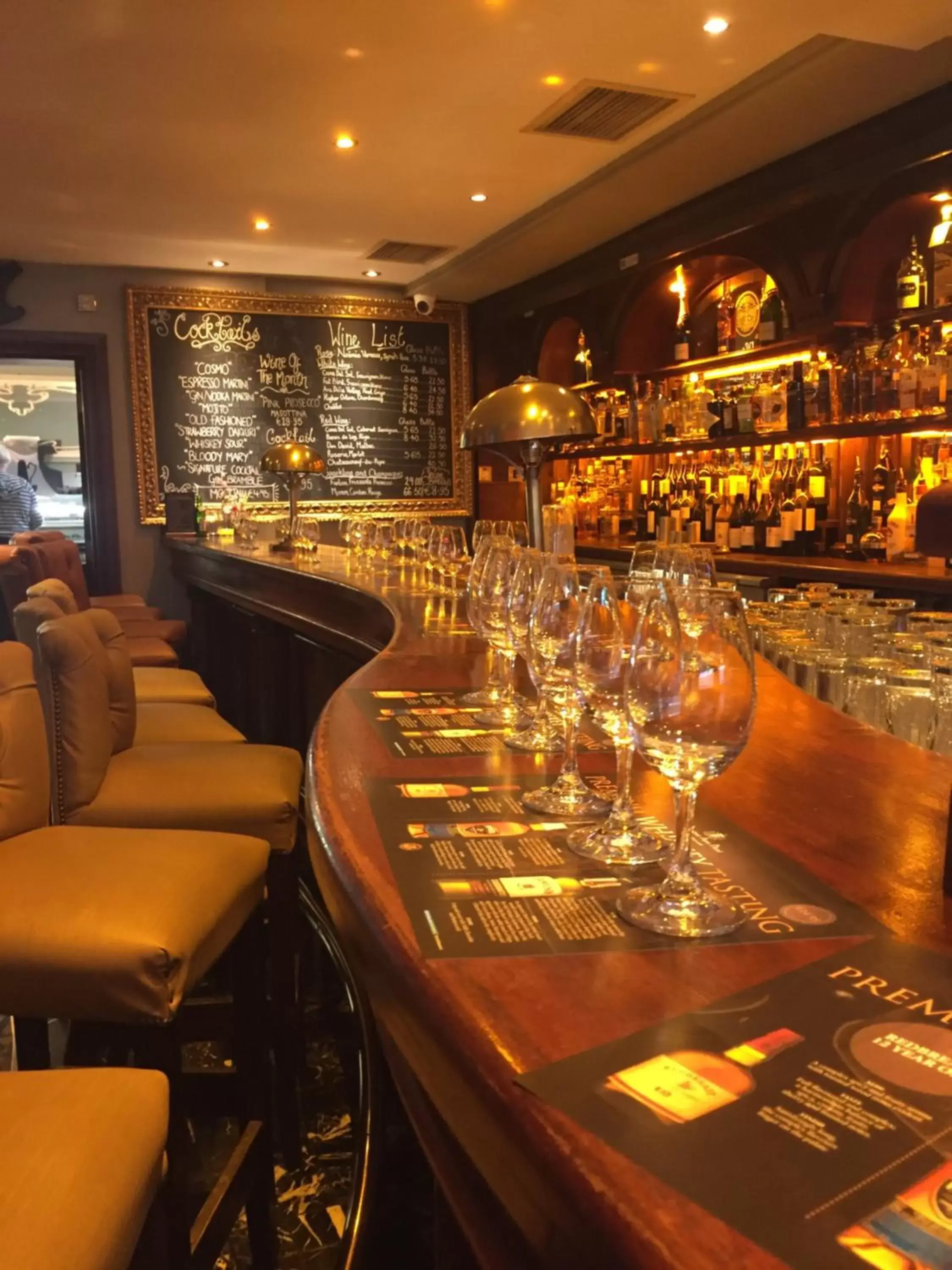 Lounge or bar, Restaurant/Places to Eat in Headfort Arms Hotel