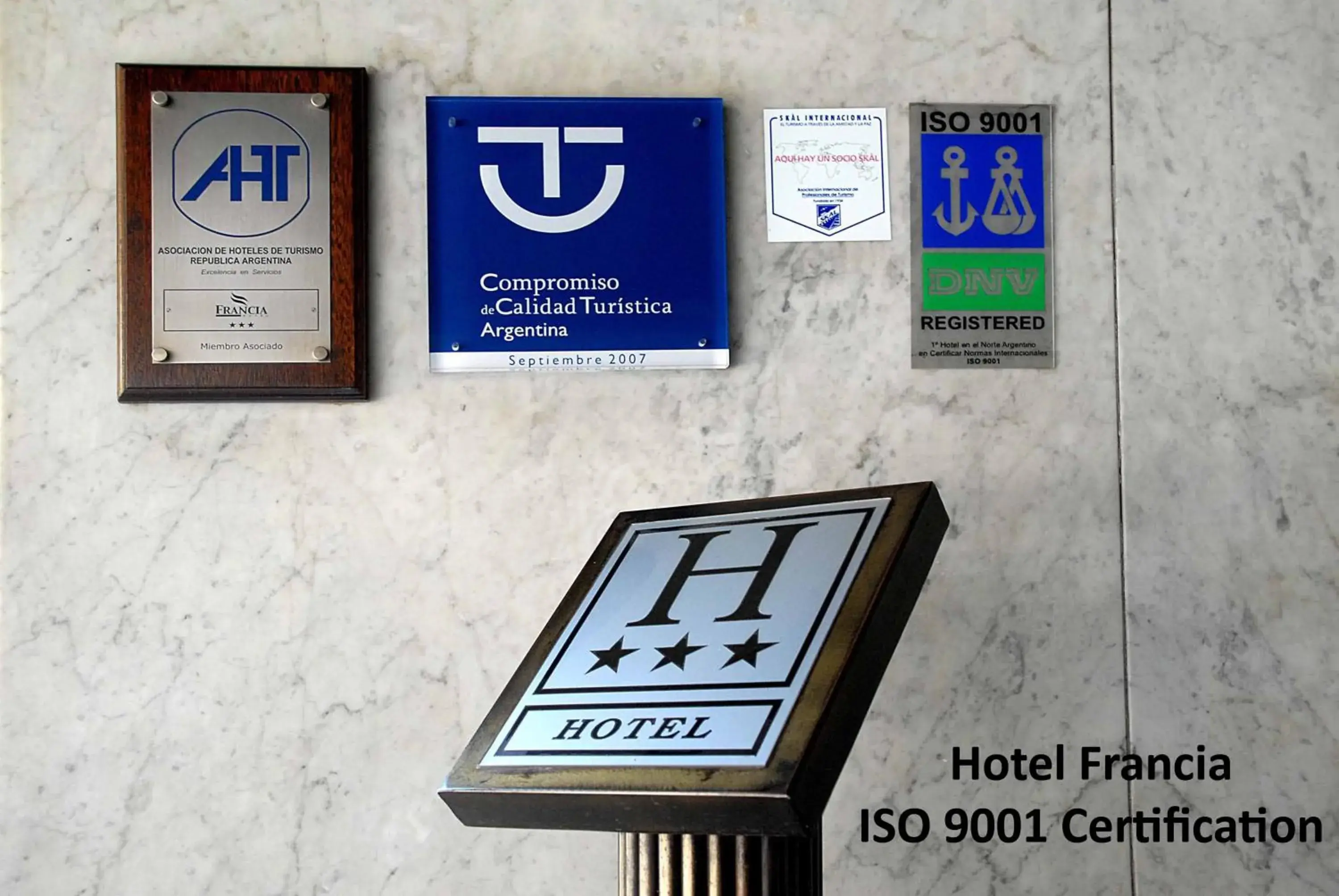 Lobby or reception, Logo/Certificate/Sign/Award in Hotel Francia