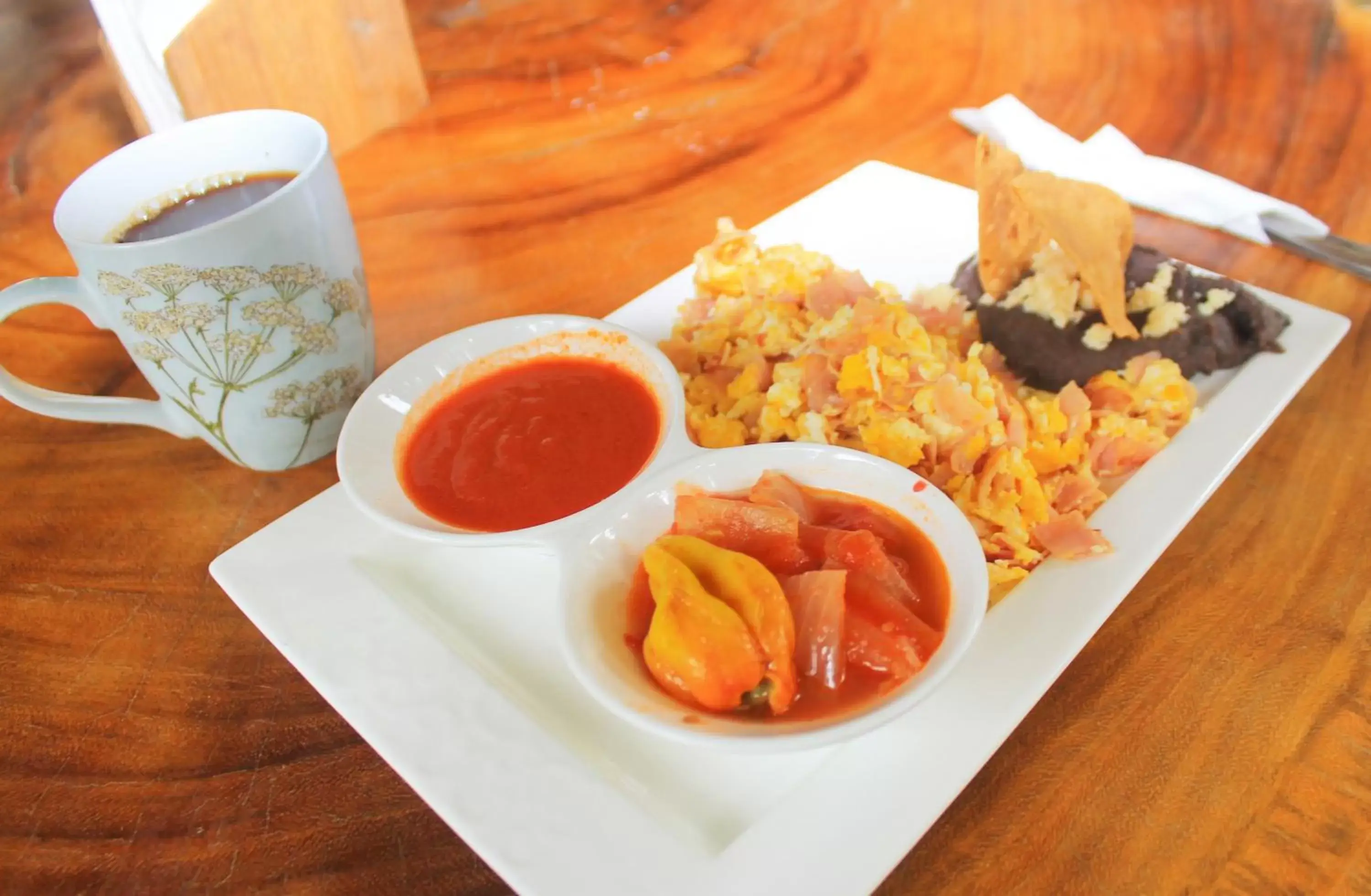 Breakfast in Hotel Pancho Villas Bacalar Vista a Laguna