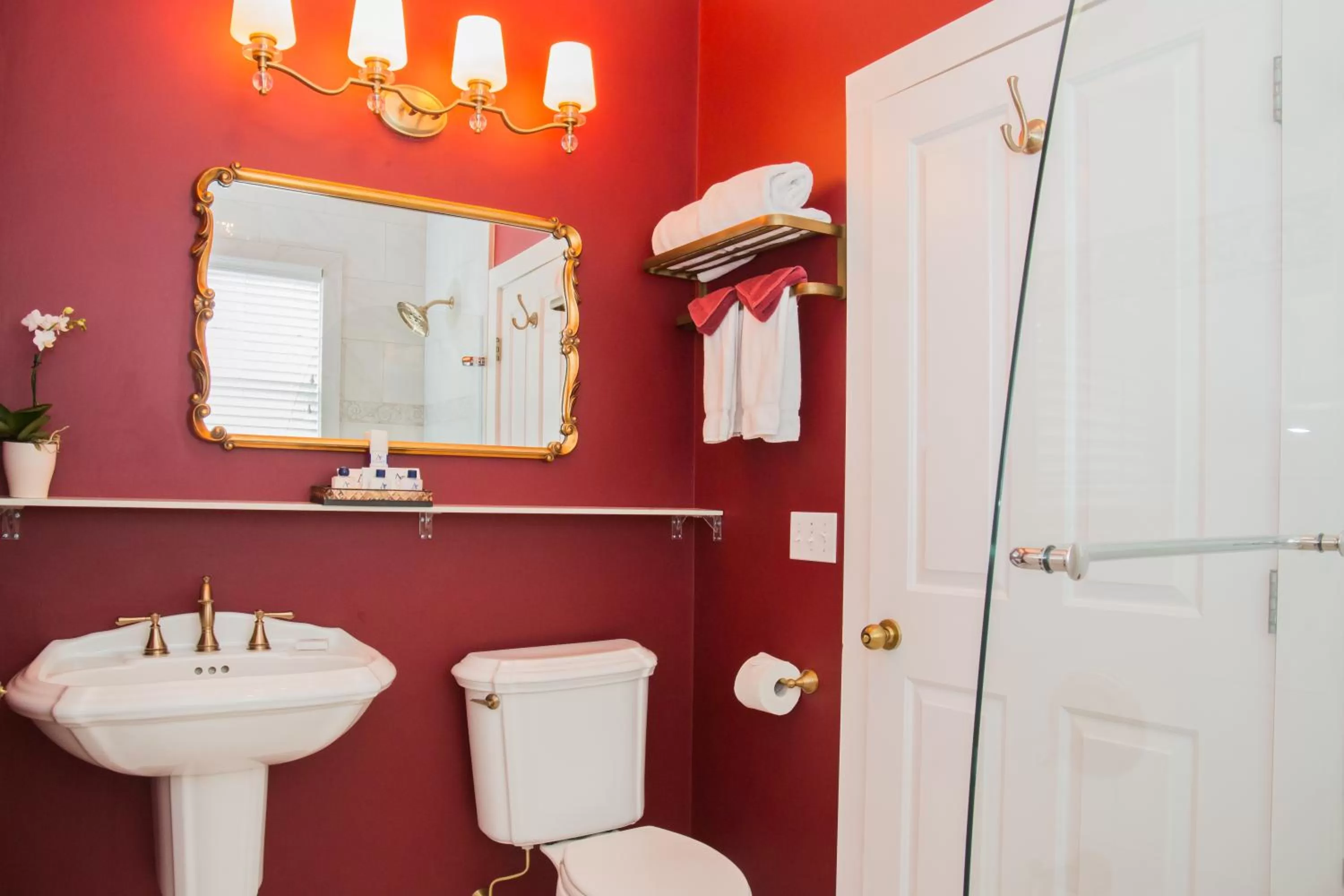 Bathroom in Almondy Inn Bed & Breakfast