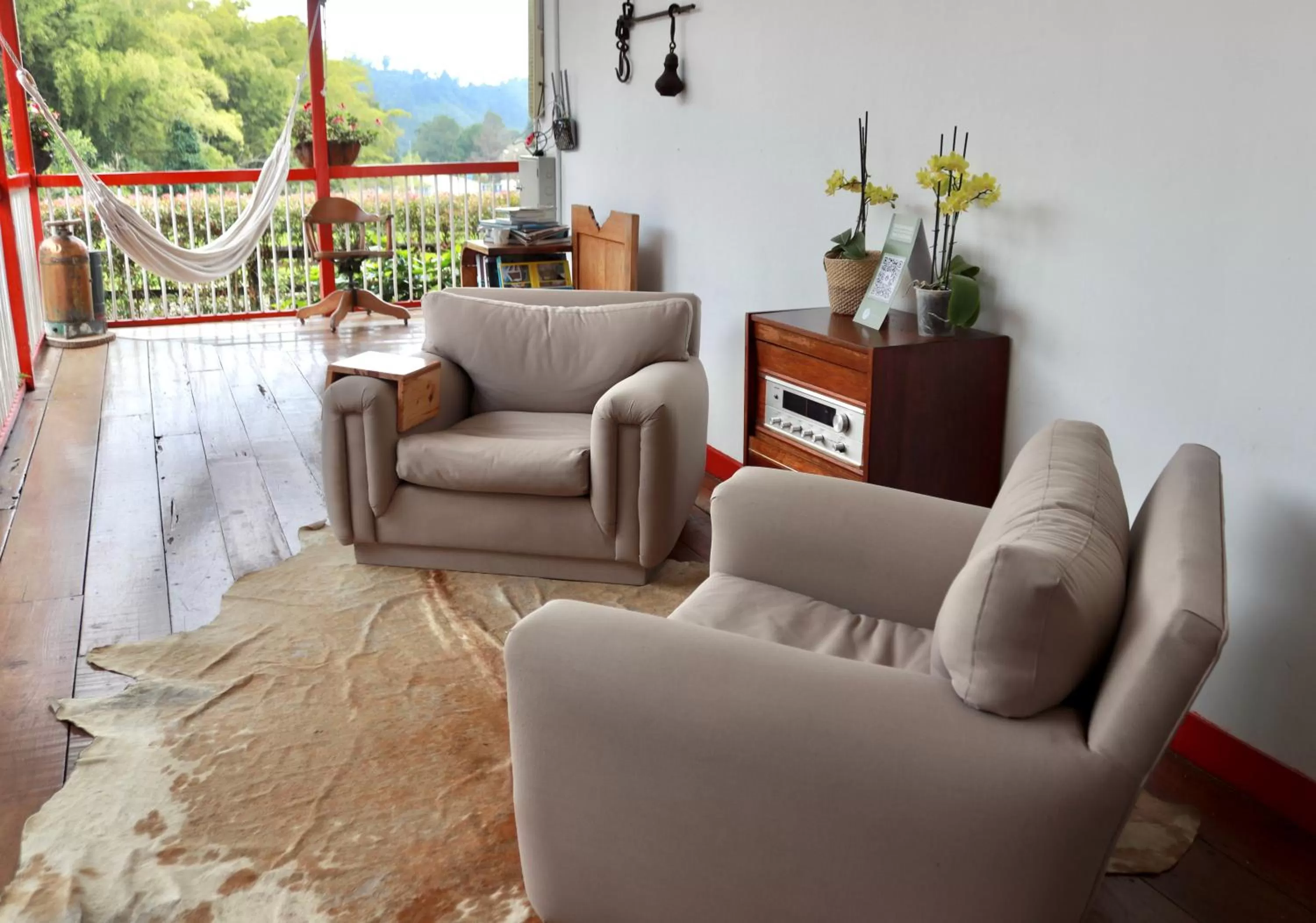Seating area in La Cabaña Ecohotel - Valle del Cocora