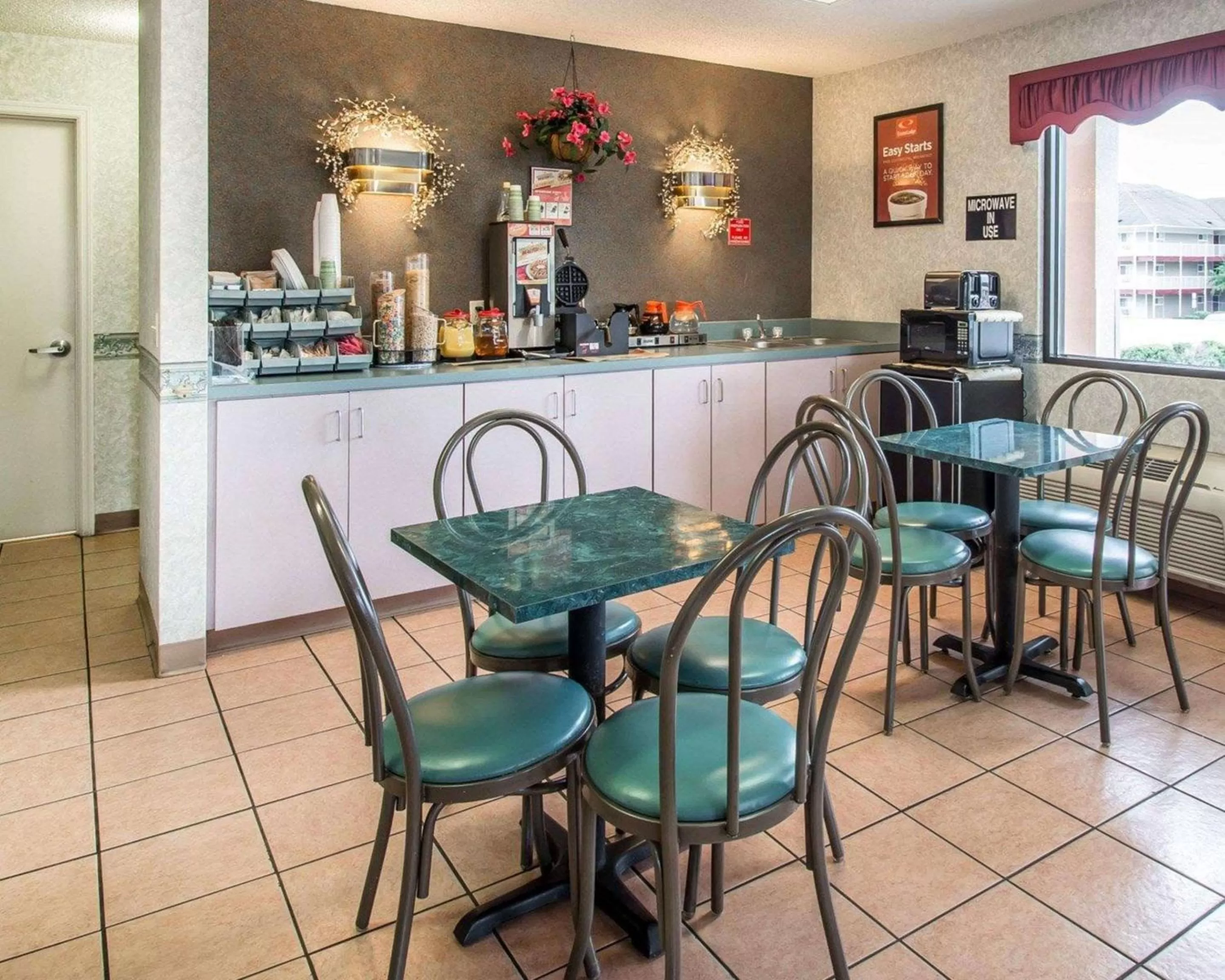 Restaurant/places to eat in Econo Lodge Dothan West
