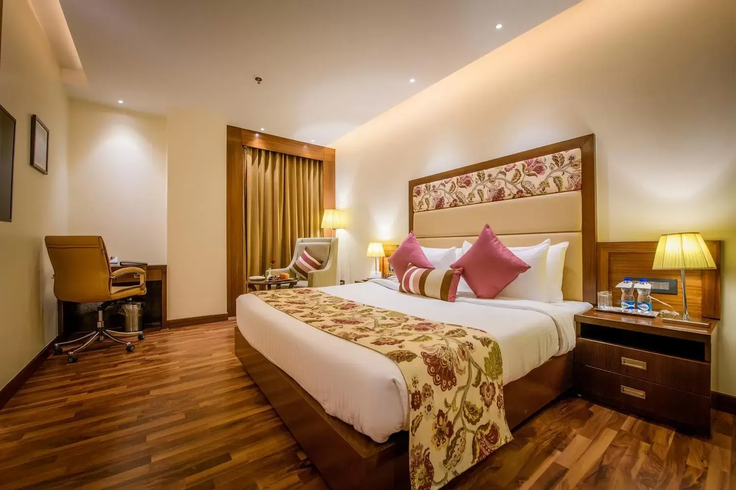 Living room, Bed in Best Western Kapurthala