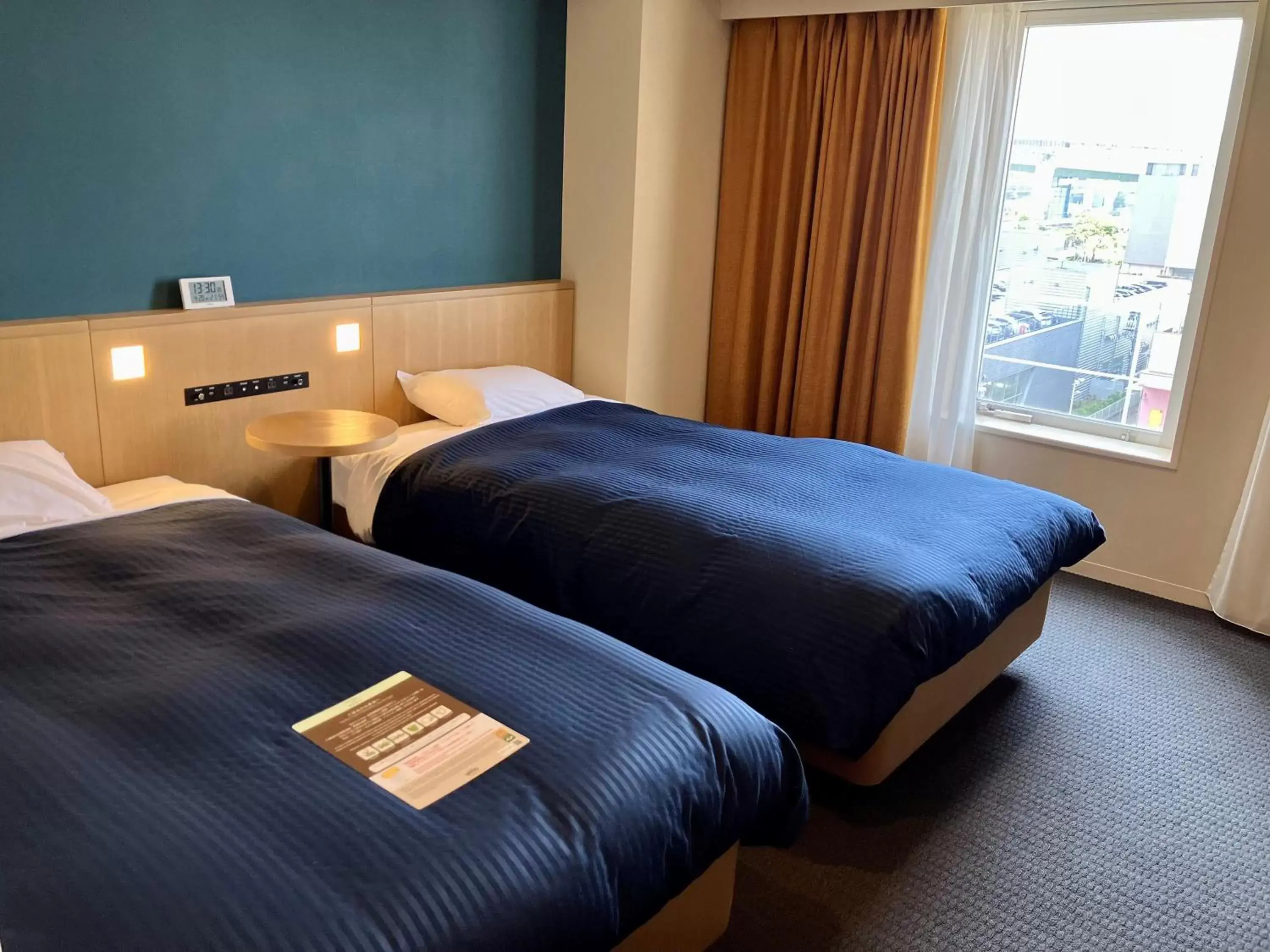Photo of the whole room, Bed in Kansai Airport Washington Hotel