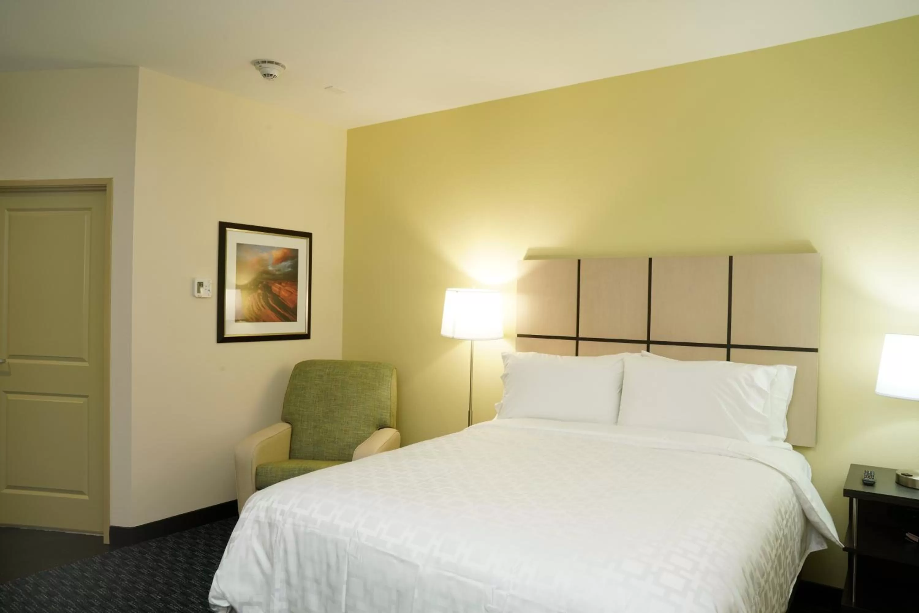 Photo of the whole room, Bed in Candlewood Suites - Plano North by IHG