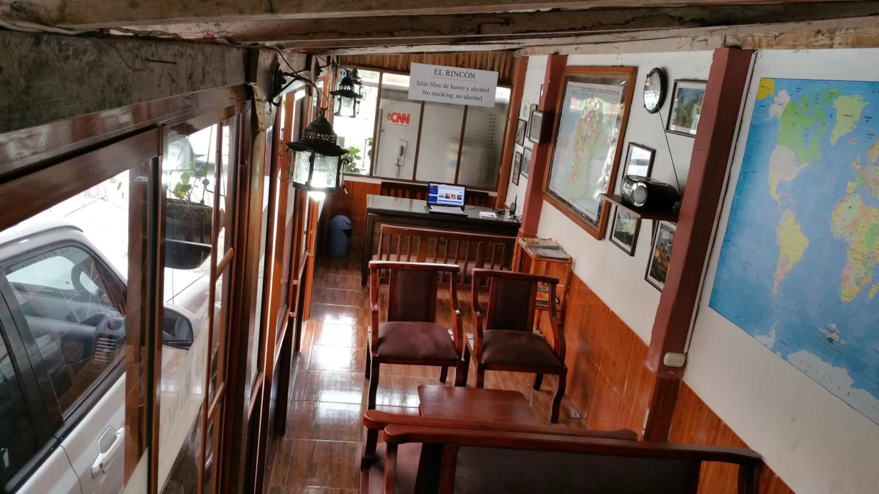 Library in Hotel Flor de Oriente