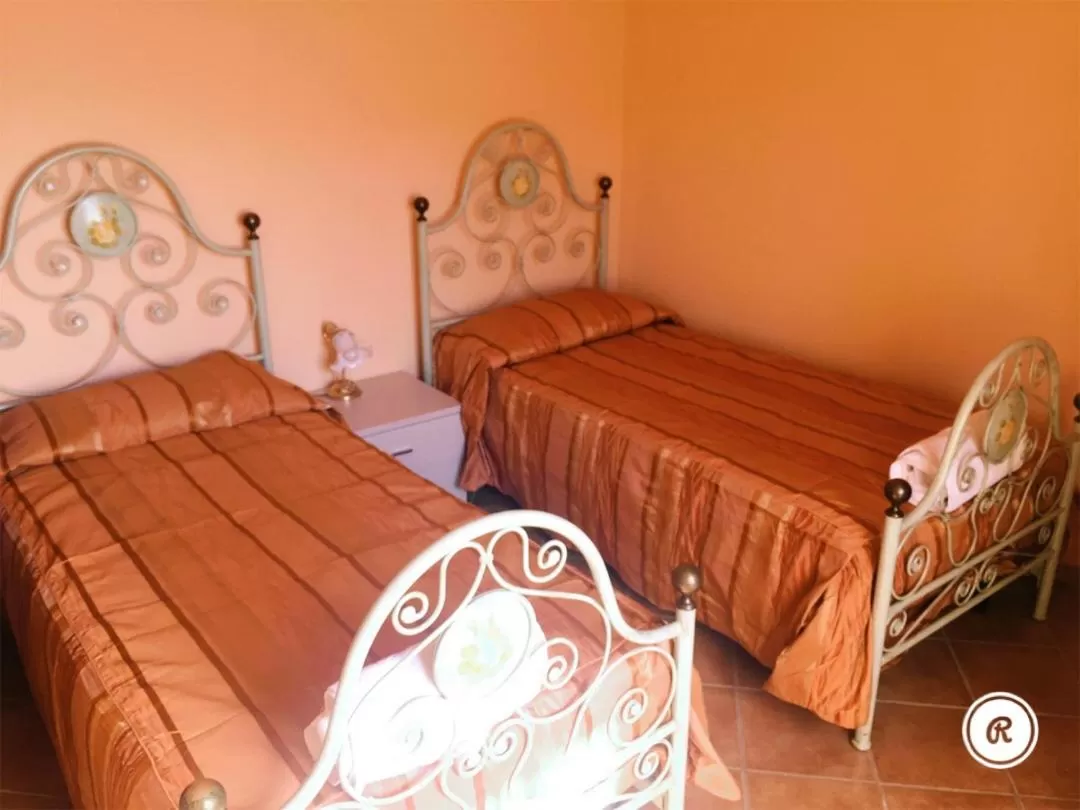 Photo of the whole room, Bed in Le Lanterne