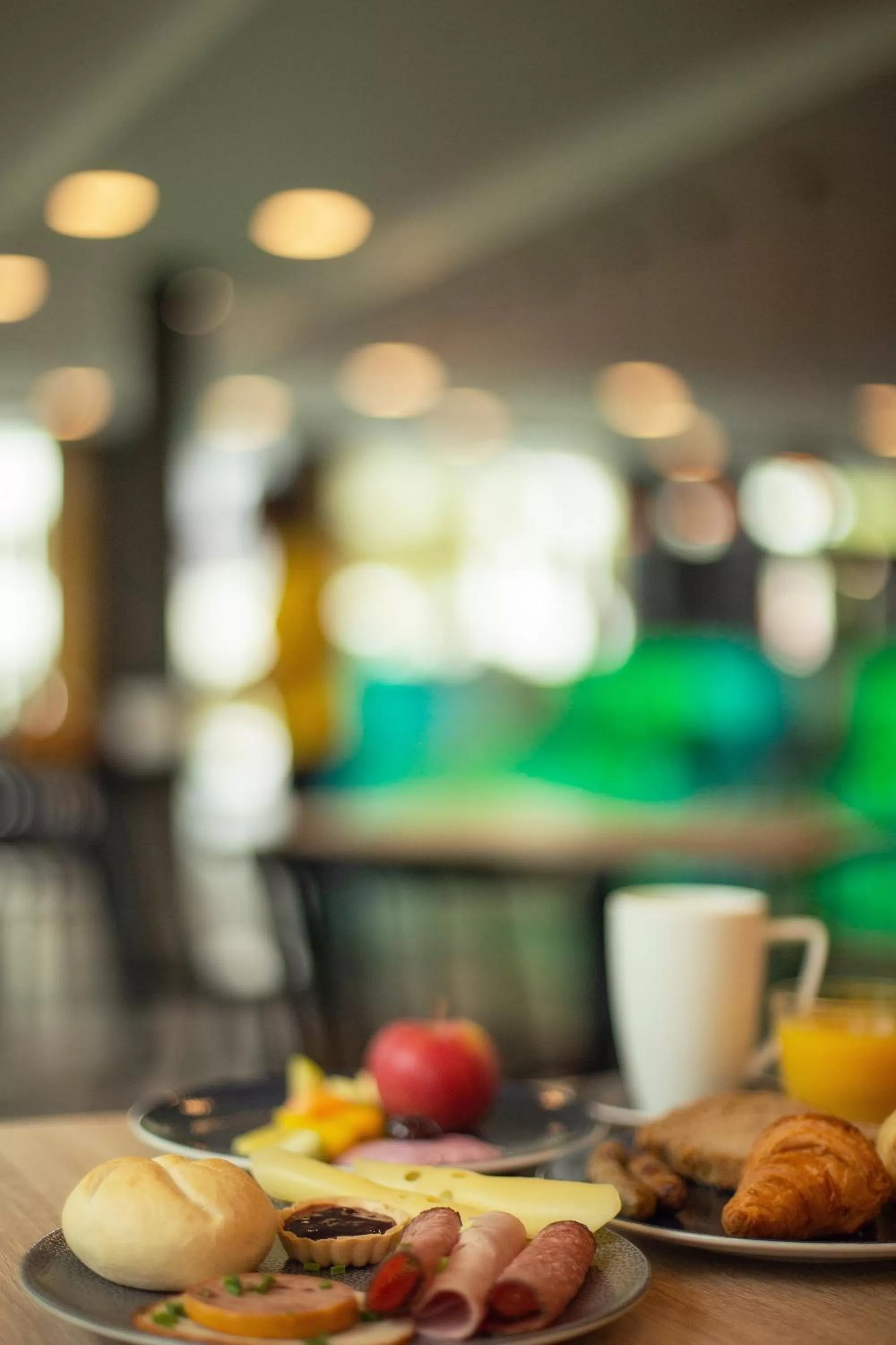 Food and drinks in Holiday Inn - the niu, Fury Aschheim Messe by IHG