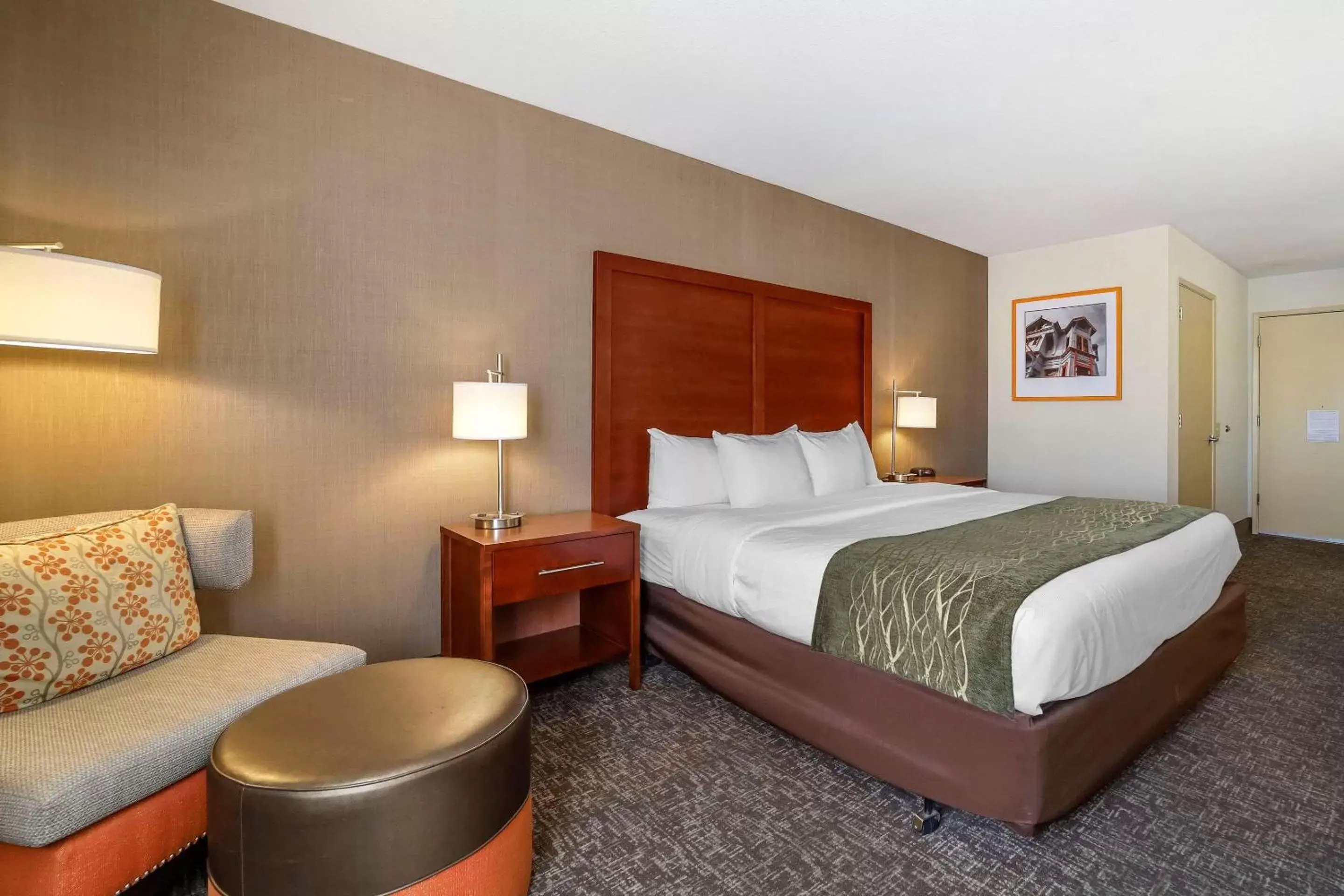 Bedroom, Bed in Comfort Inn Humboldt Bay - Eureka