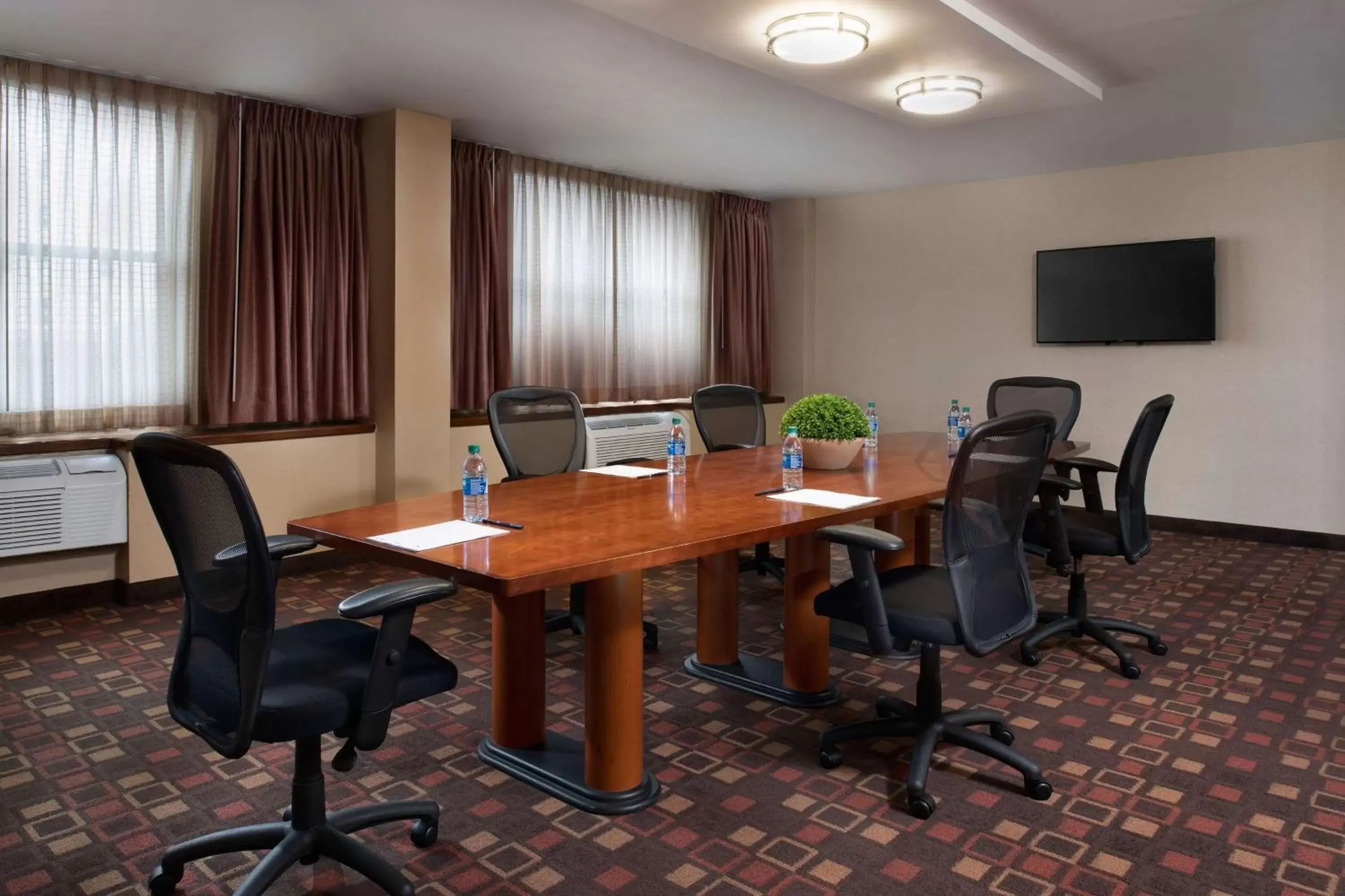 Meeting/conference room in DoubleTree by Hilton Memphis Downtown