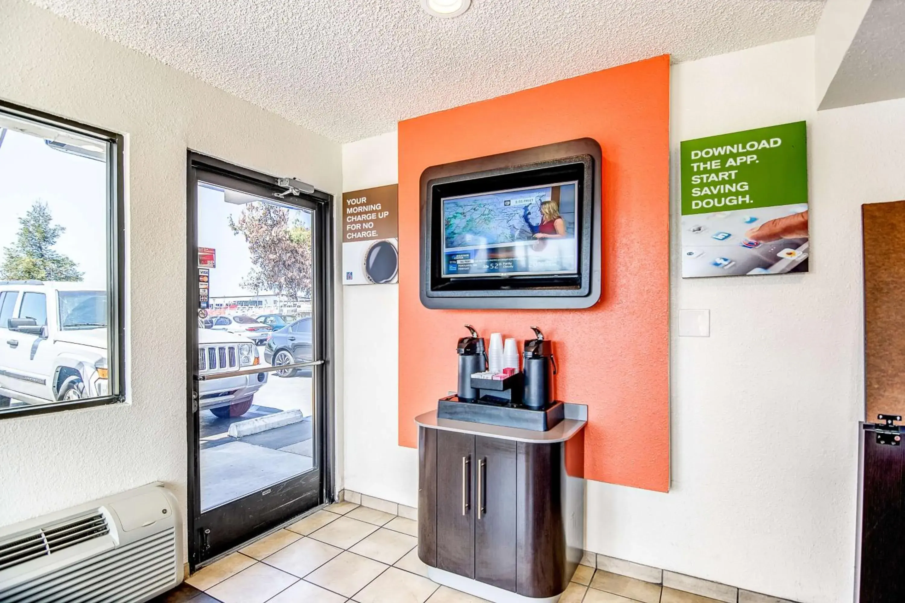 Communal lounge/ TV room, Coffee/Tea Facilities in Motel 6-Stockton, CA - Charter Way West