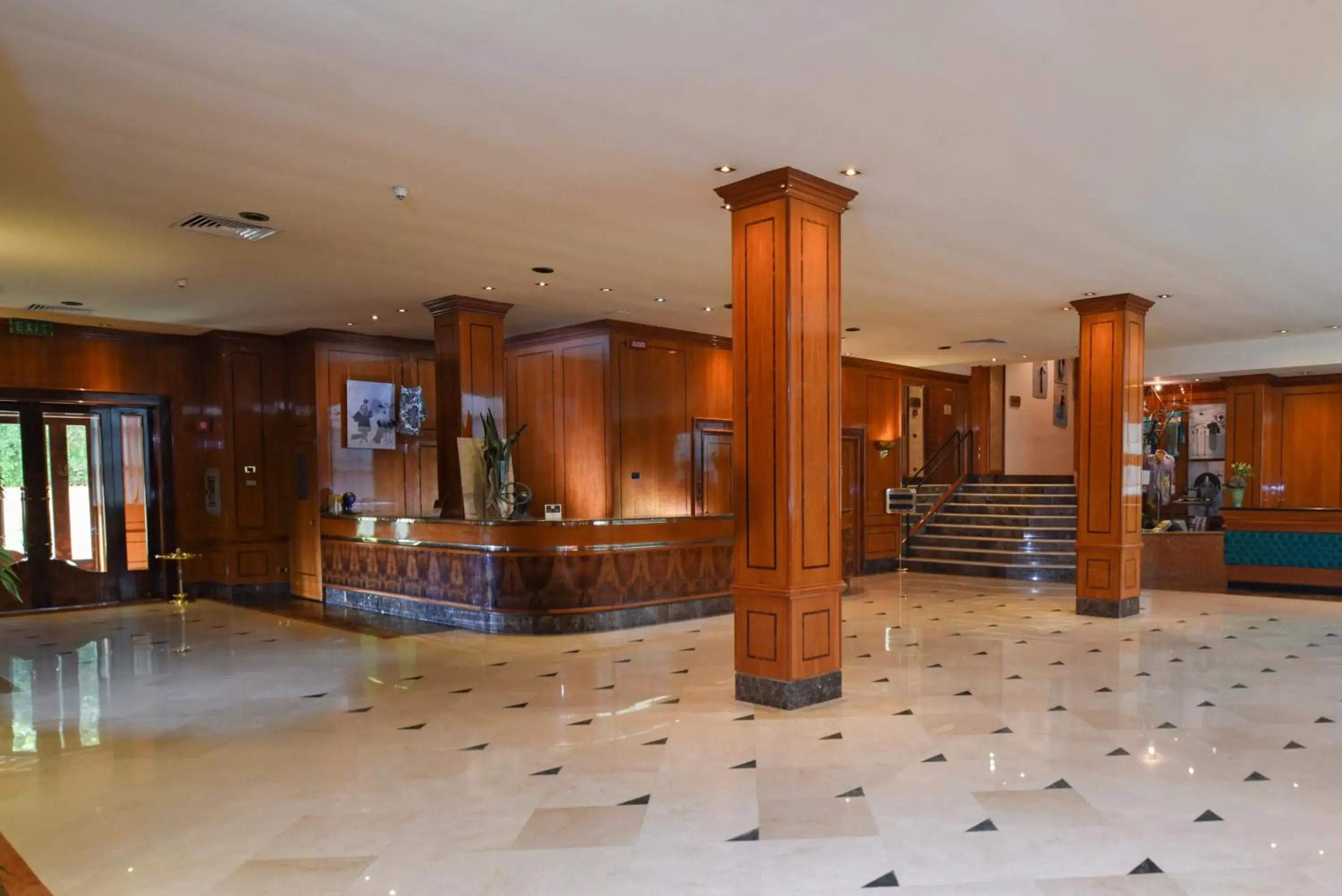 Business facilities, Lobby/Reception in Hotel Leon d'Oro