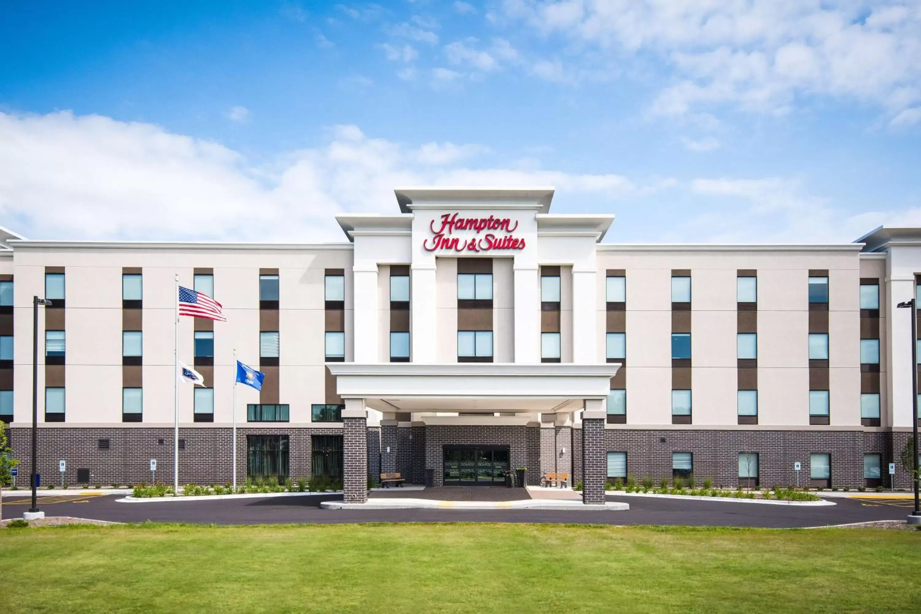 Property Building in Hampton Inn and Suites at Wisconsin Dells Lake Delton