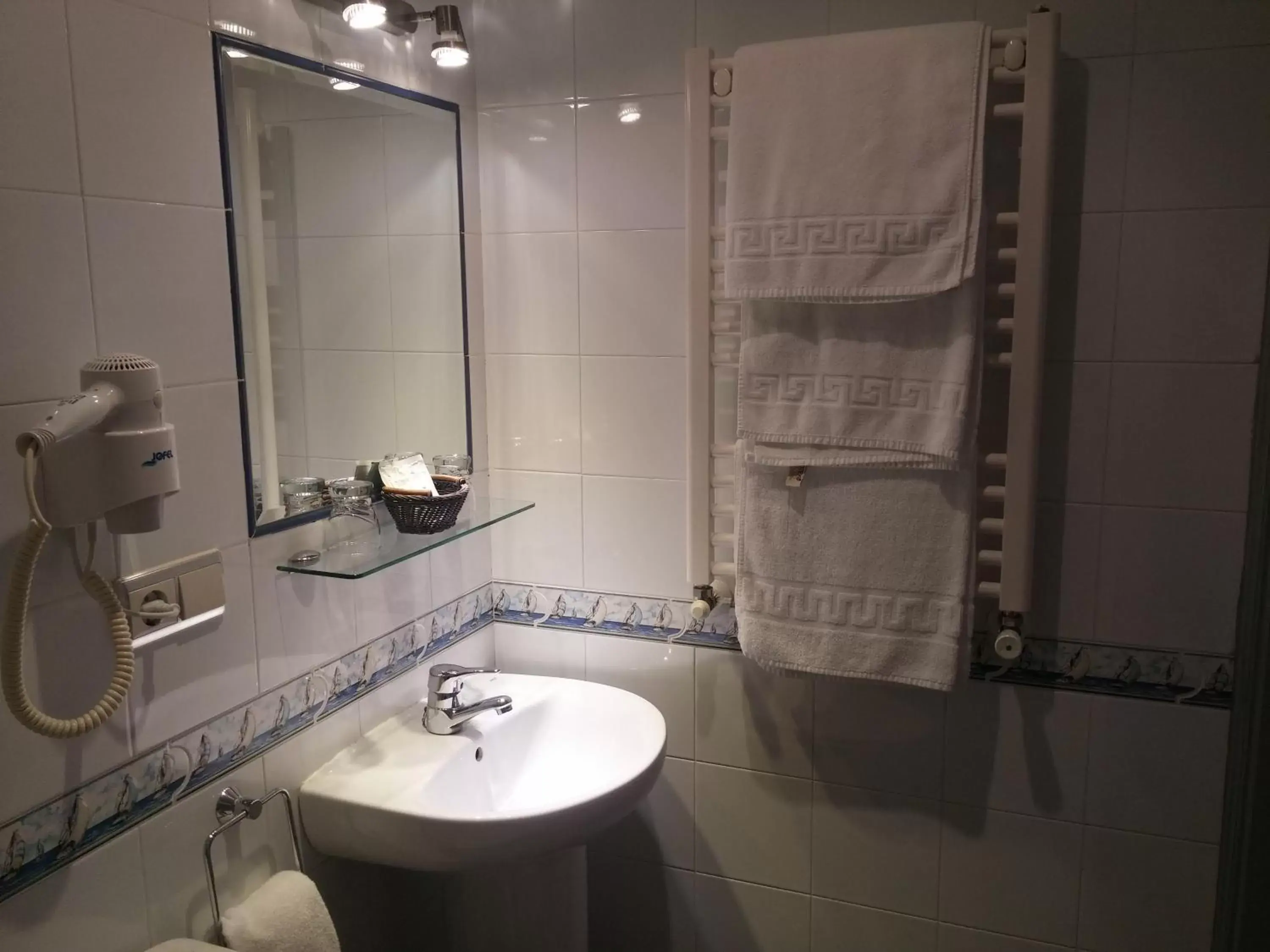 Bathroom in Hotel Náutico