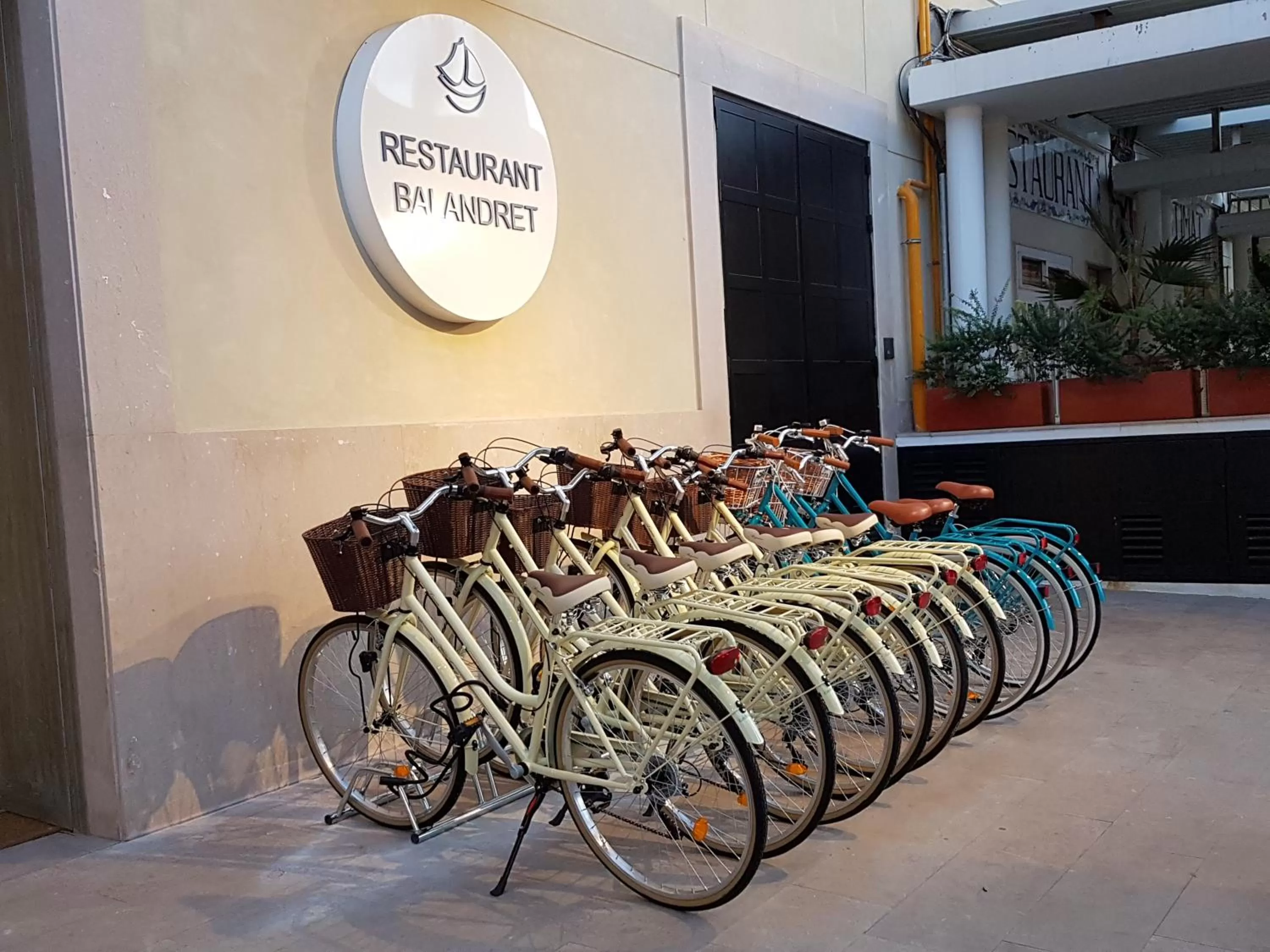 Cycling in Hotel Boutique Balandret