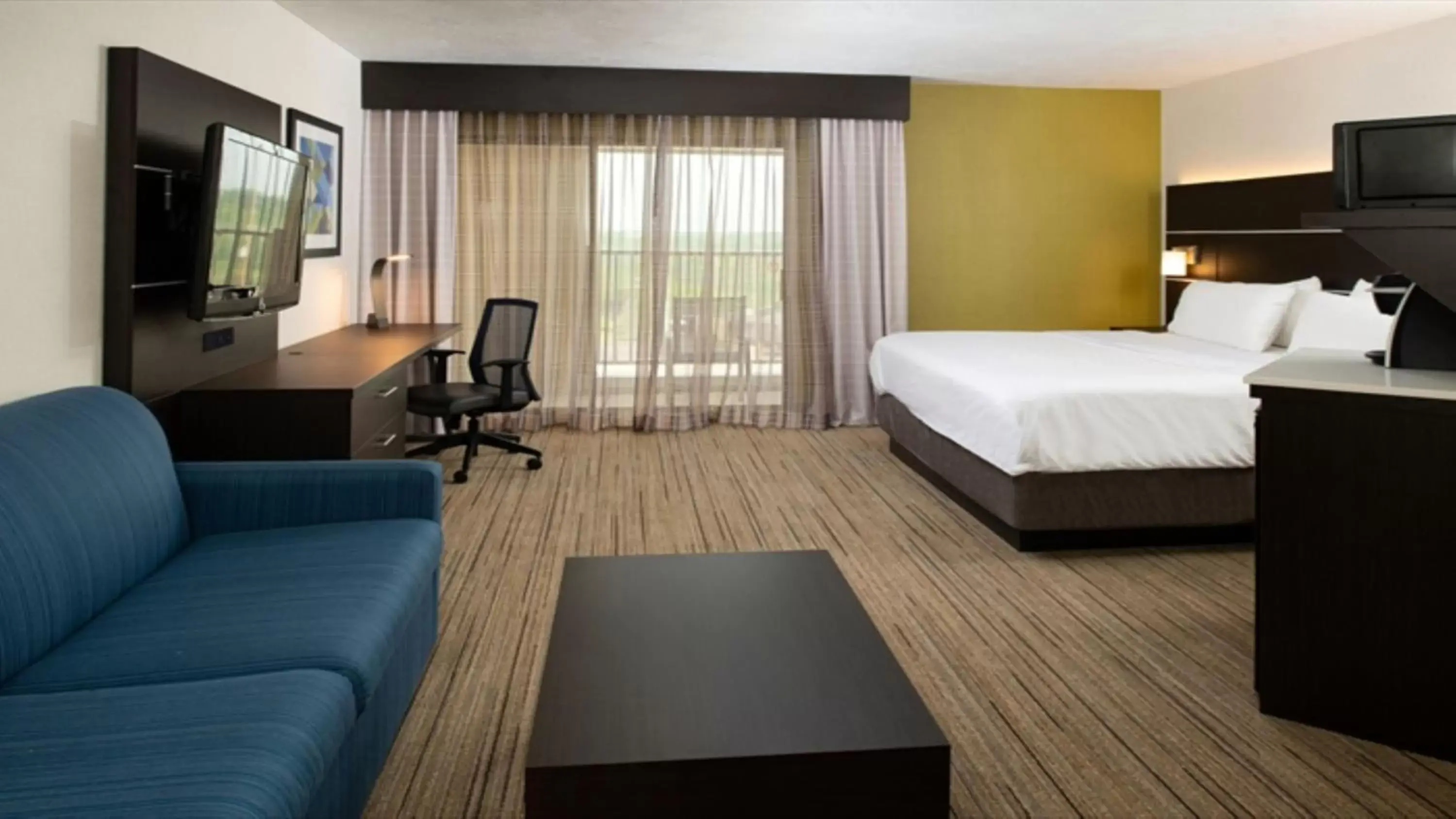 Photo of the whole room in Holiday Inn Express Cincinnati West, an IHG Hotel