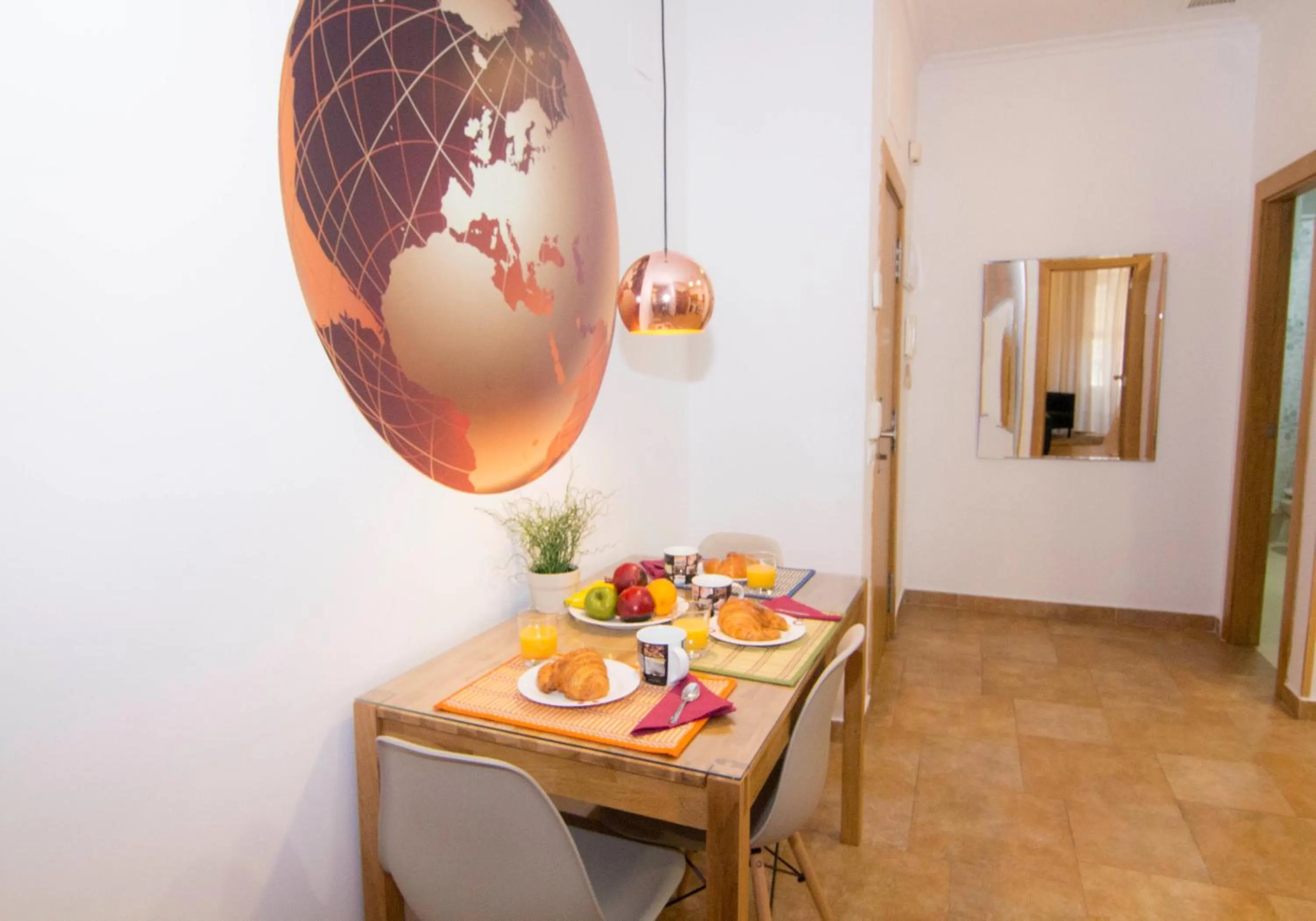 Dining area in Living Valencia Apartments - Merced