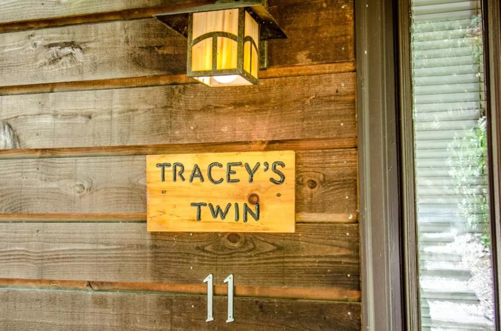 Facade/entrance in Asheville Cabins of Willow Winds