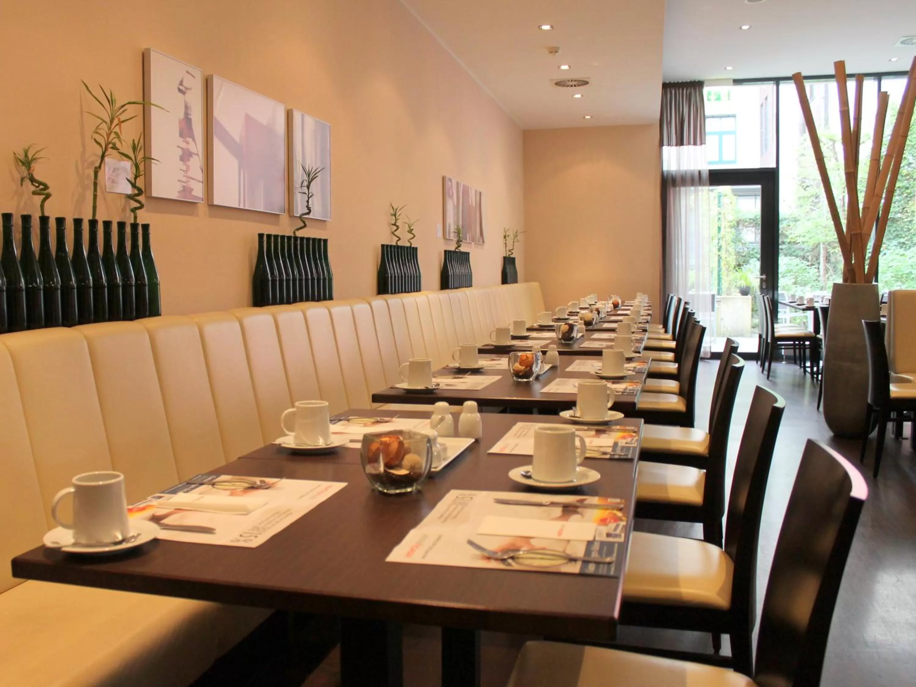 Restaurant/Places to Eat in IntercityHotel Essen