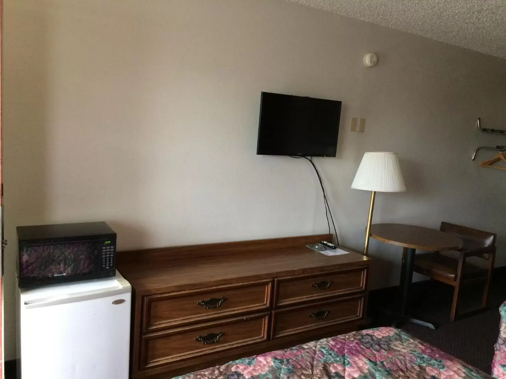 TV/Entertainment Center in Rexdale Inn