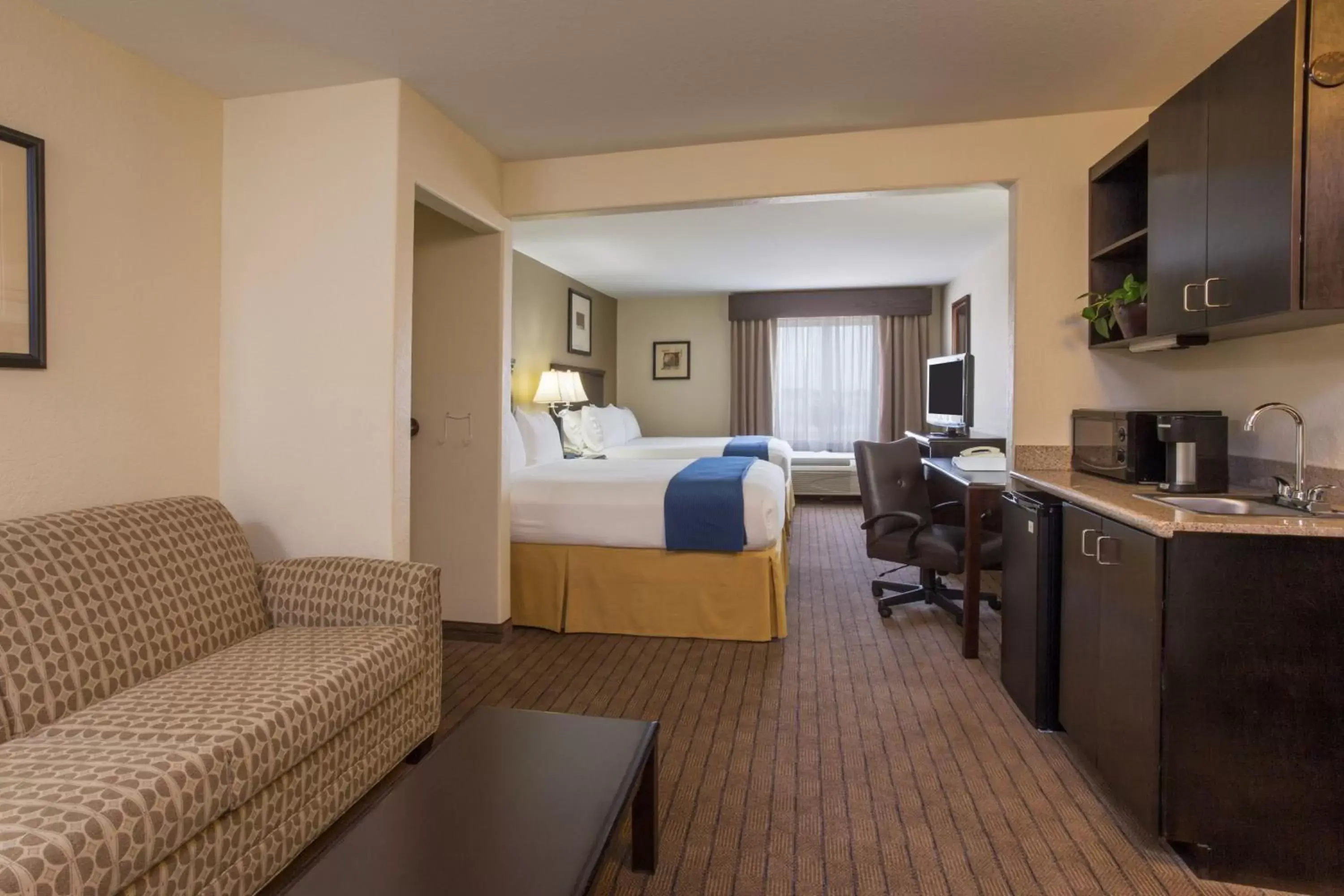 Suite - Hearing Accessible - Non-Smoking in Holiday Inn Express & Suites Moultrie by IHG Suite - Hearing Accessible - Non-Smoking in Holiday Inn Express & Suites Moultrie by IHG