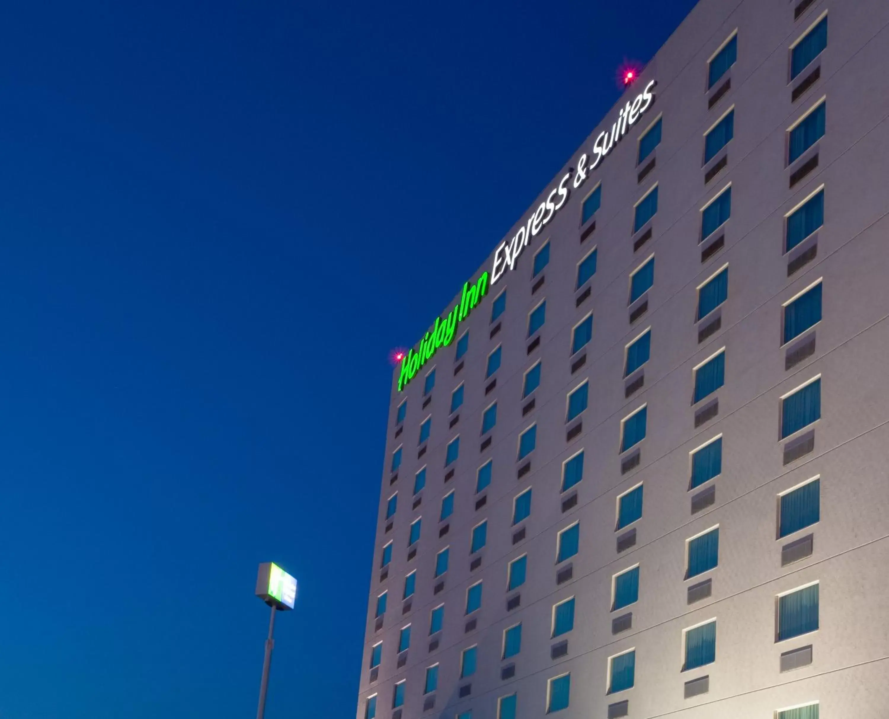 Property building in Holiday Inn Express & Suites Monterrey Aeropuerto, an IHG Hotel