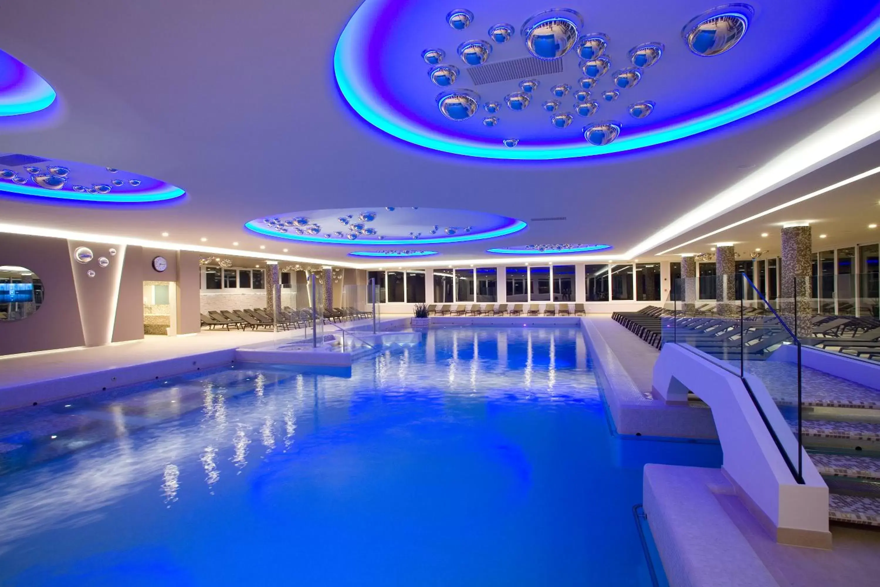 Hot Spring Bath, Swimming Pool in Hotel Terme Venezia