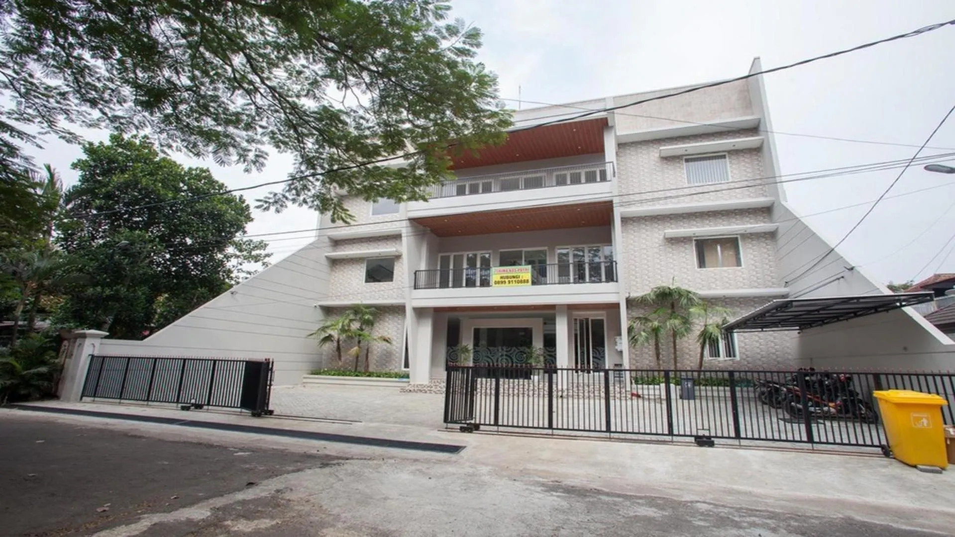 Property building in RedDoorz Syariah near Universitas Negeri Malang
