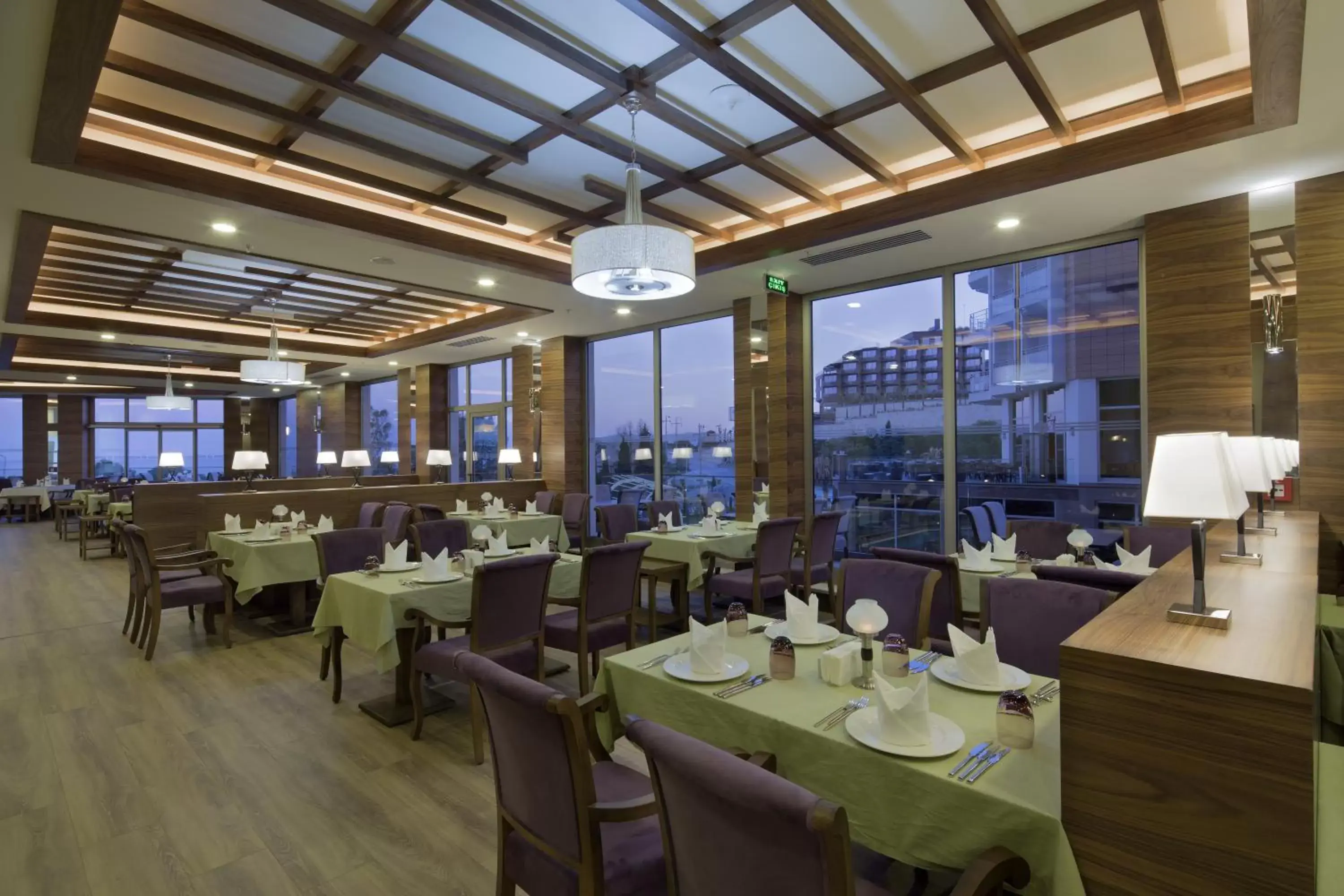 Restaurant/Places to Eat in Ramada Resort Kusadasi & Golf