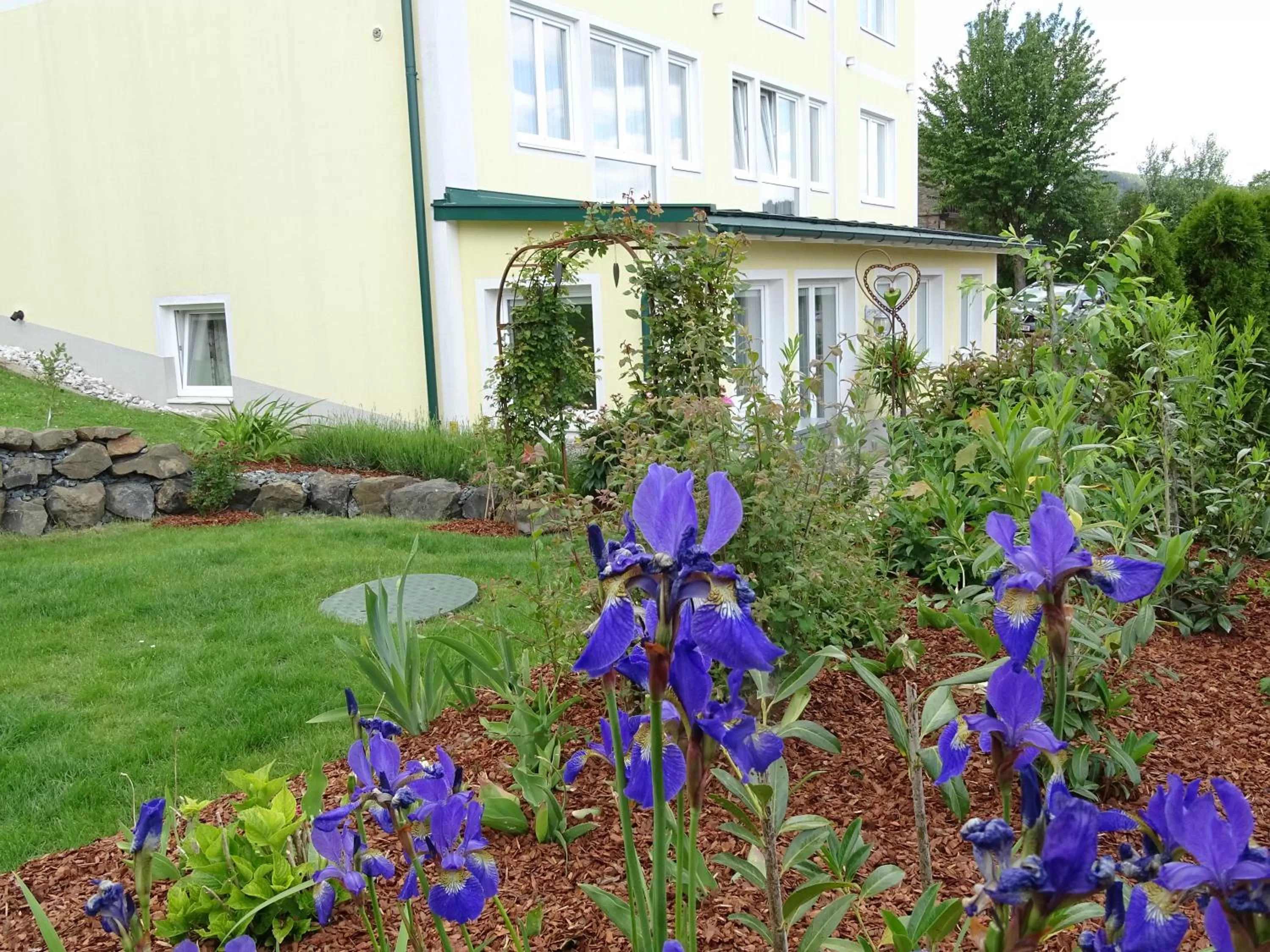 Garden in Bed and Breakfast Mittelkärnten