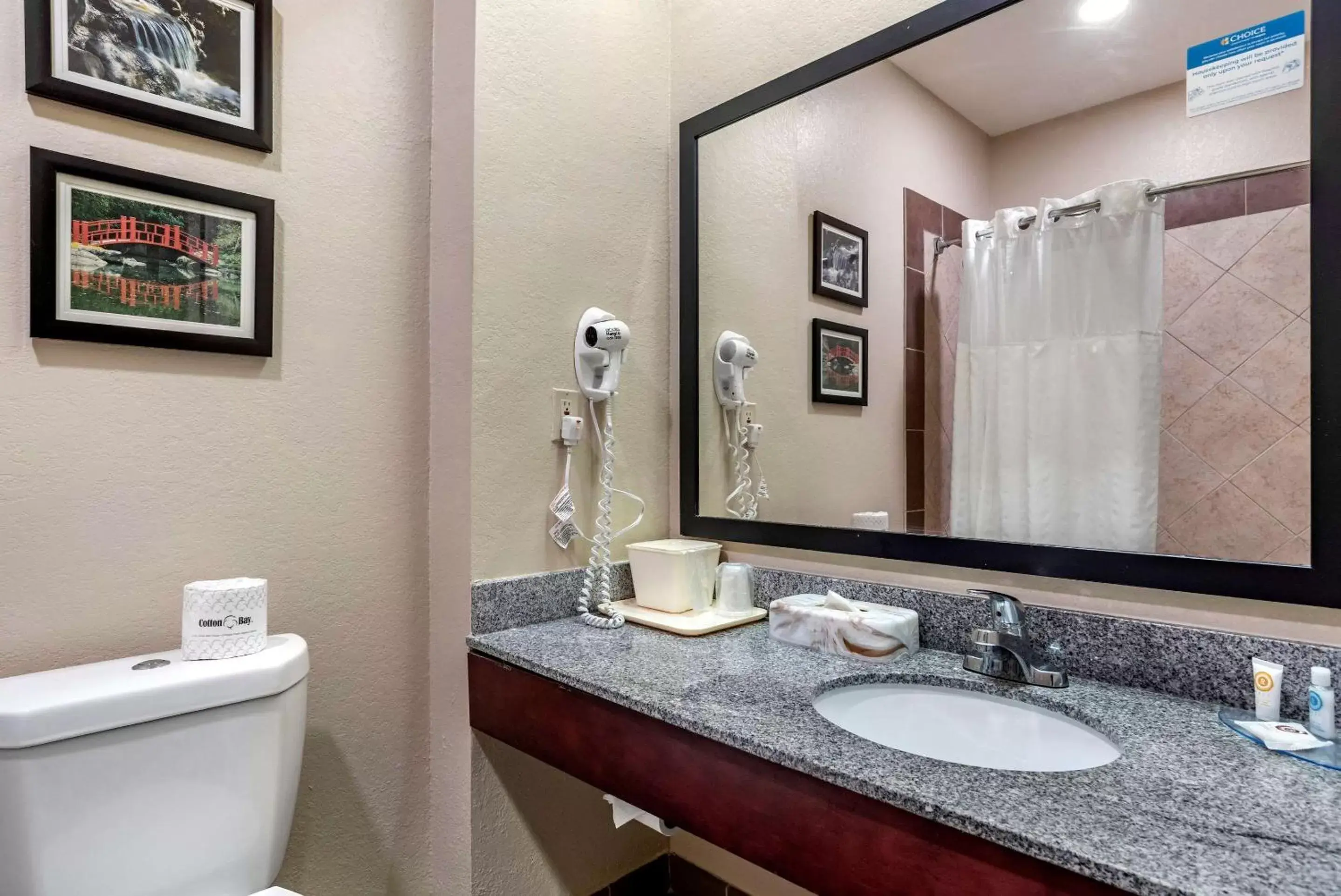 Bathroom in Comfort Inn Airport