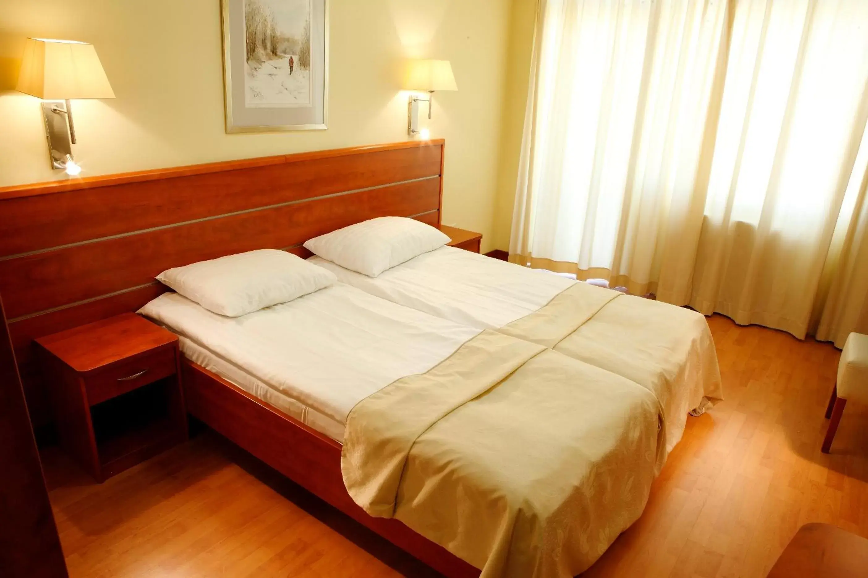 Bed in Benczur Hotel