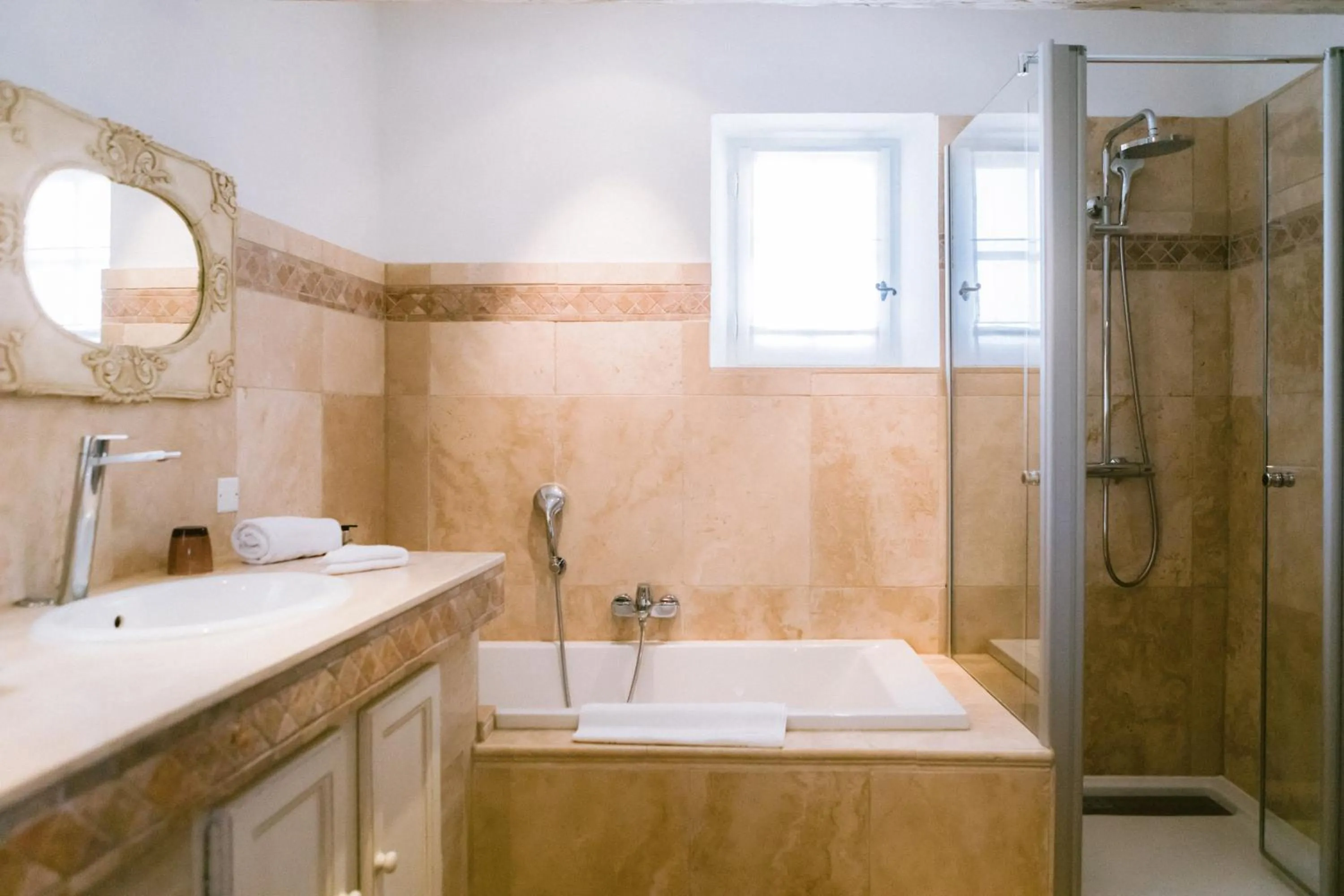 Property building in Le Mas De La Rose - Teritoria