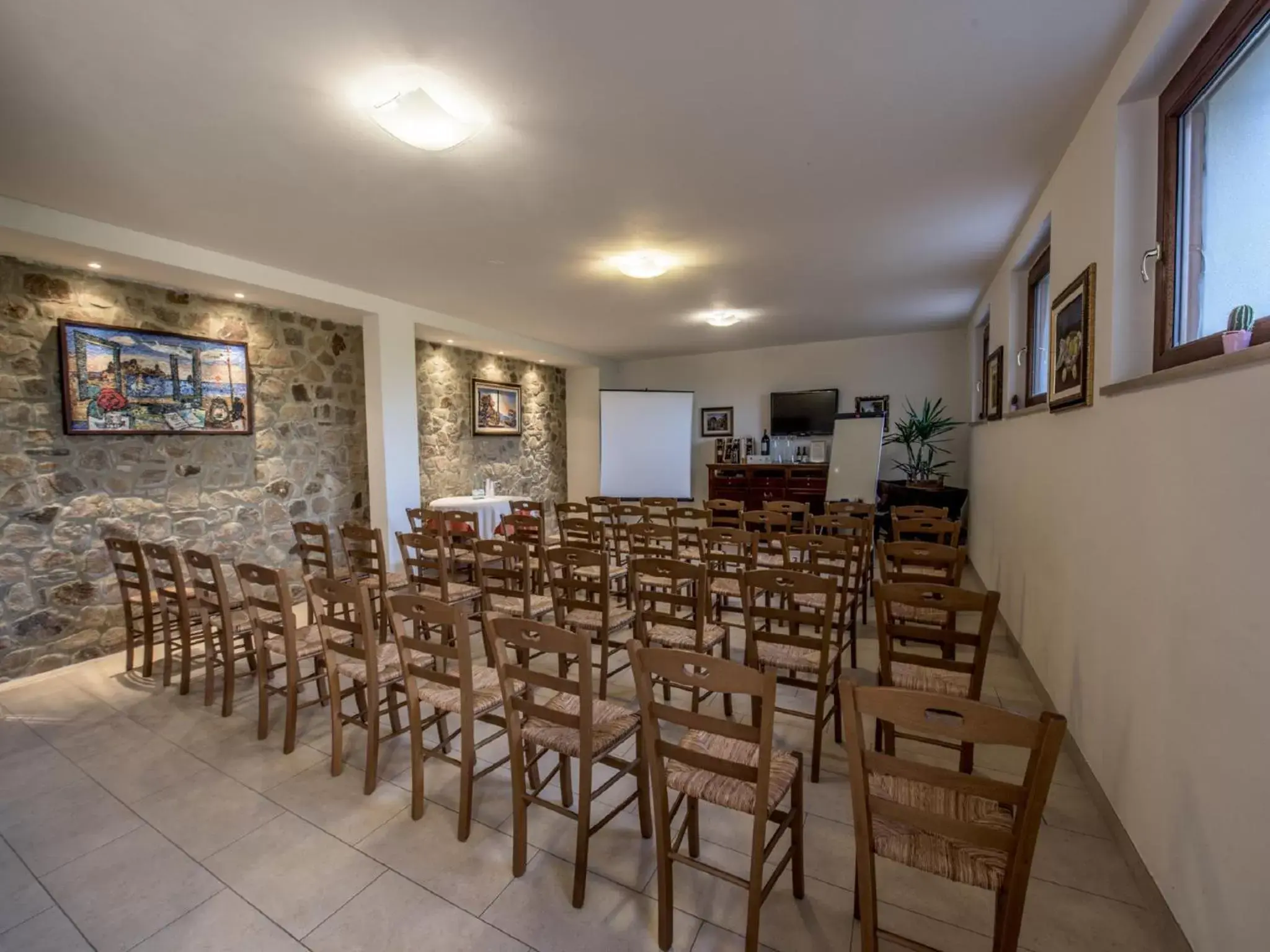 Business facilities, Restaurant/Places to Eat in Albergo La Foresteria