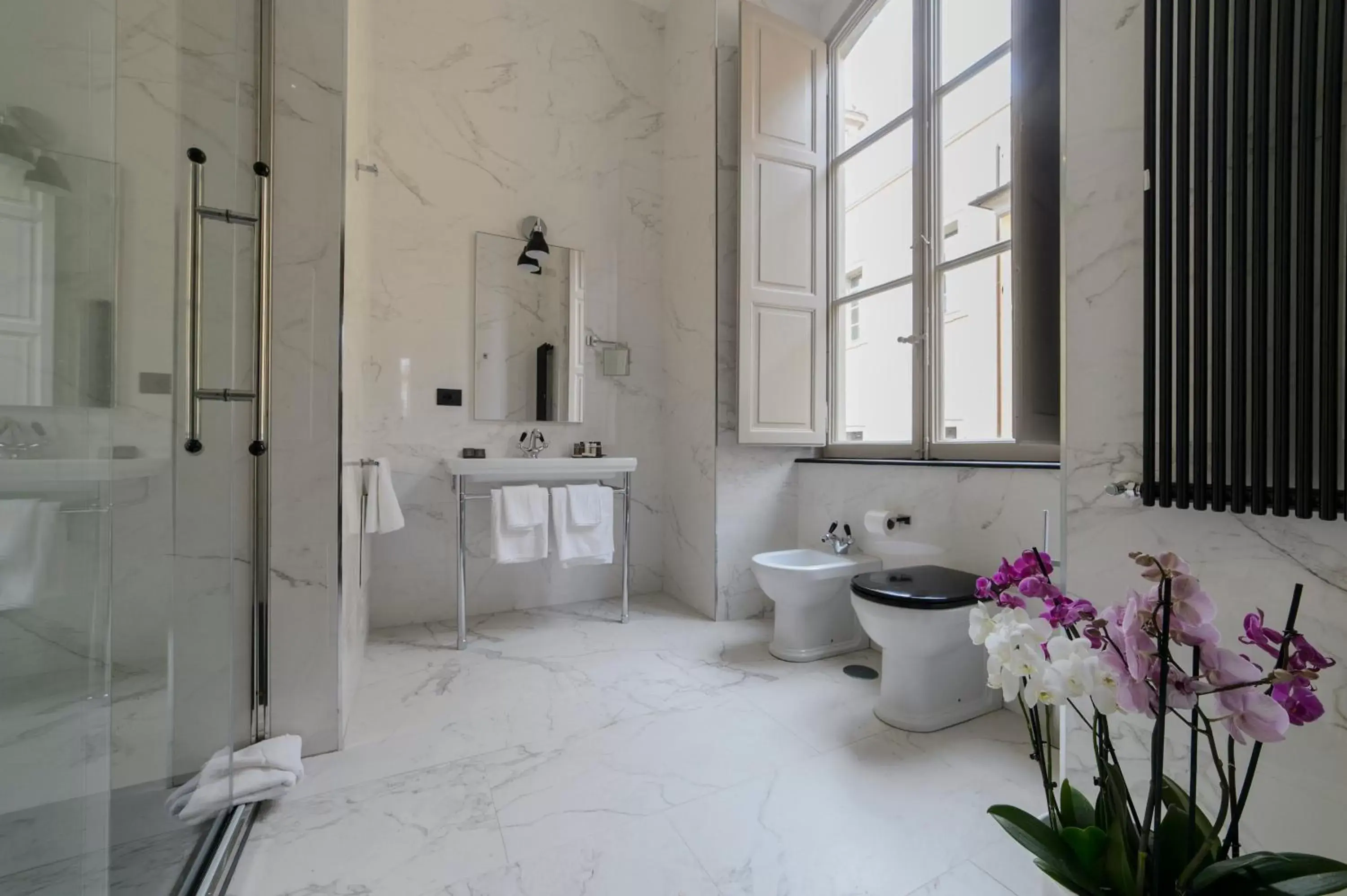 Shower, Bathroom in Roma Luxus Hotel