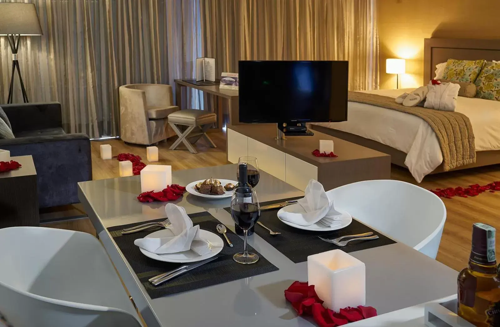 Bedroom in Hotel 100 Luxury Suites by Preferred