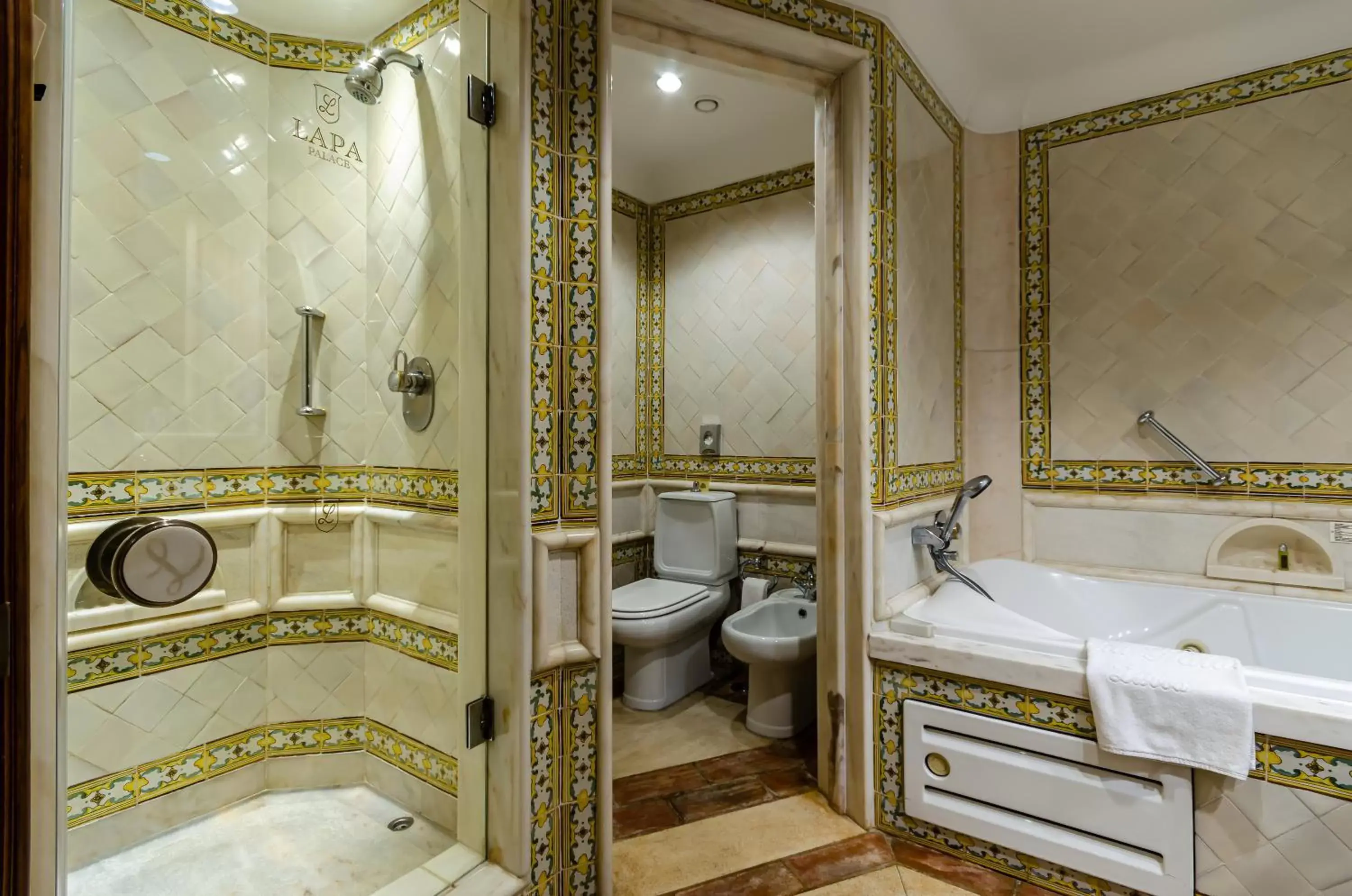Bathroom in Olissippo Lapa Palace – The Leading Hotels of the World