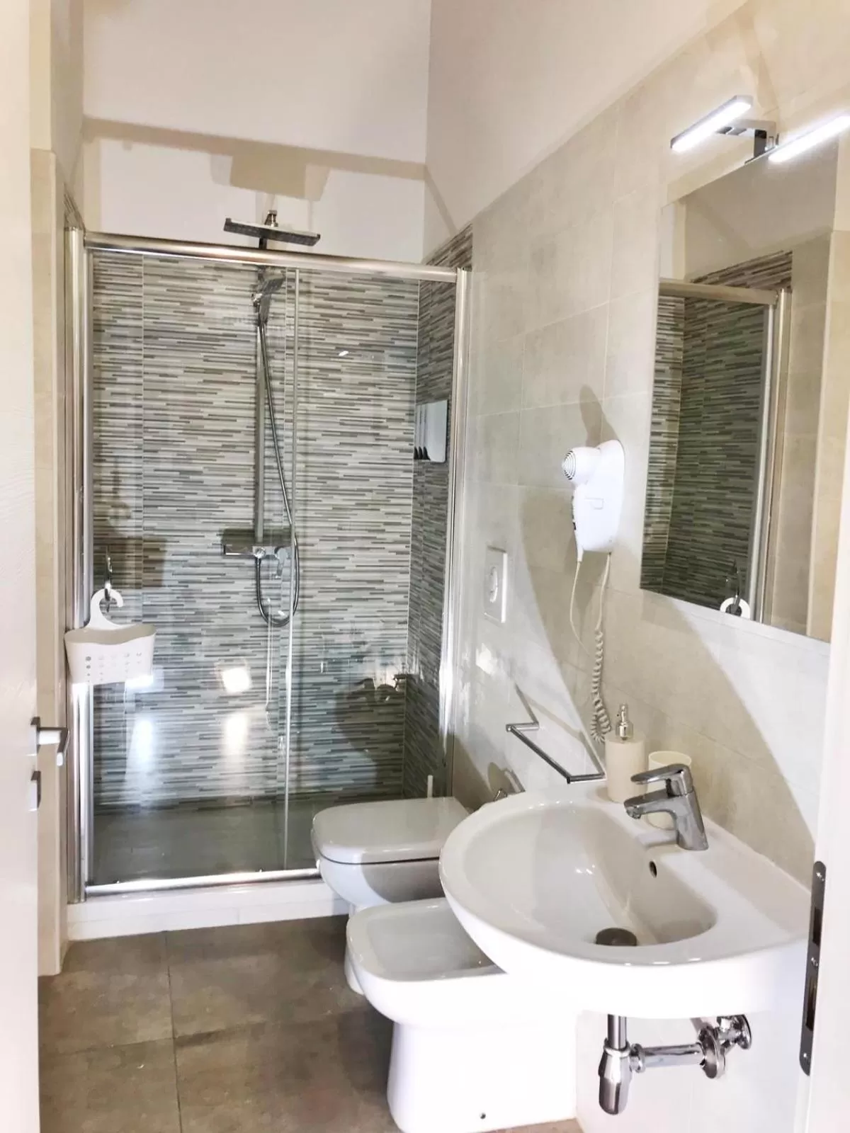 Shower in B&B Salerno IN Centro