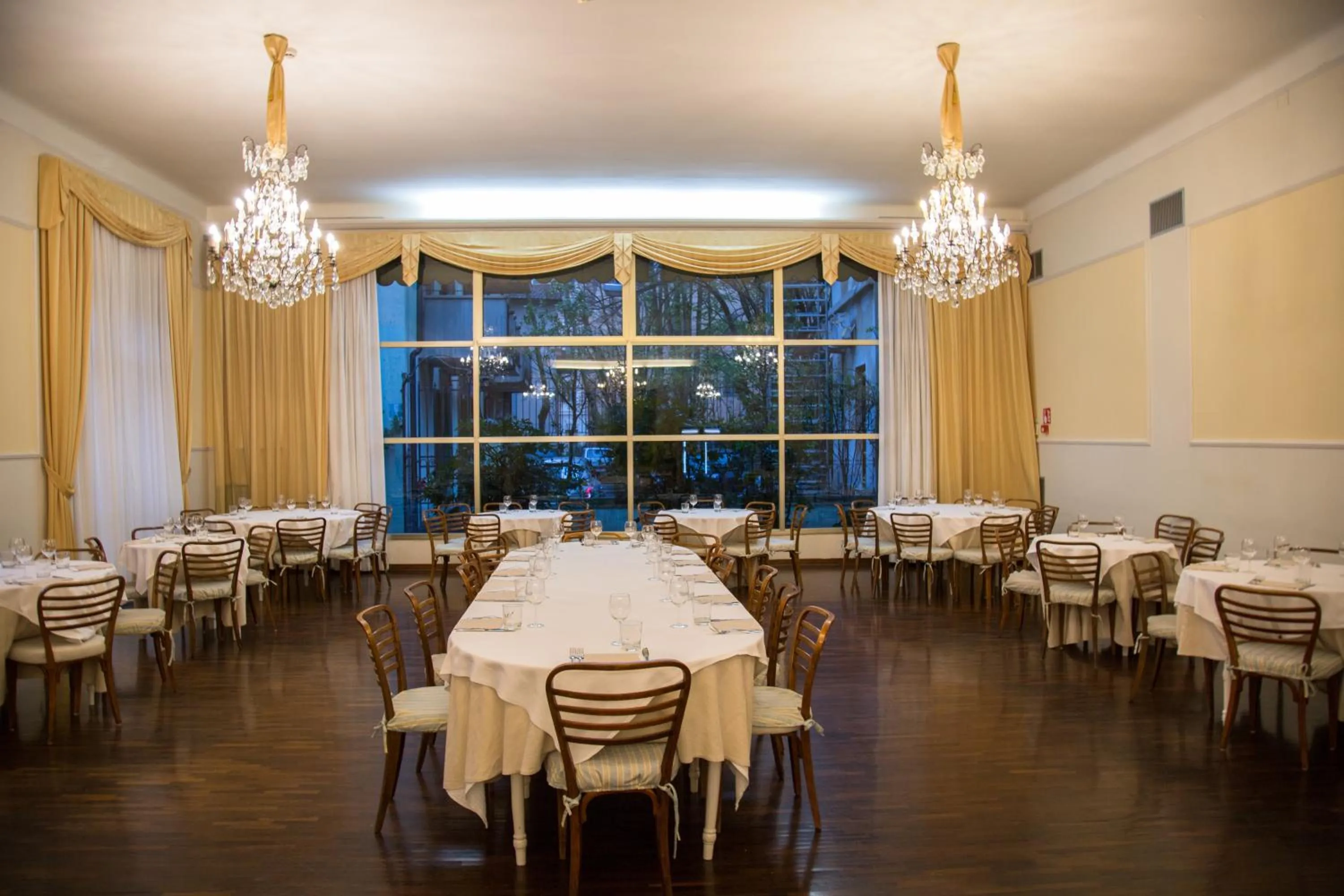 Restaurant/places to eat in HG Hotel Cappelli