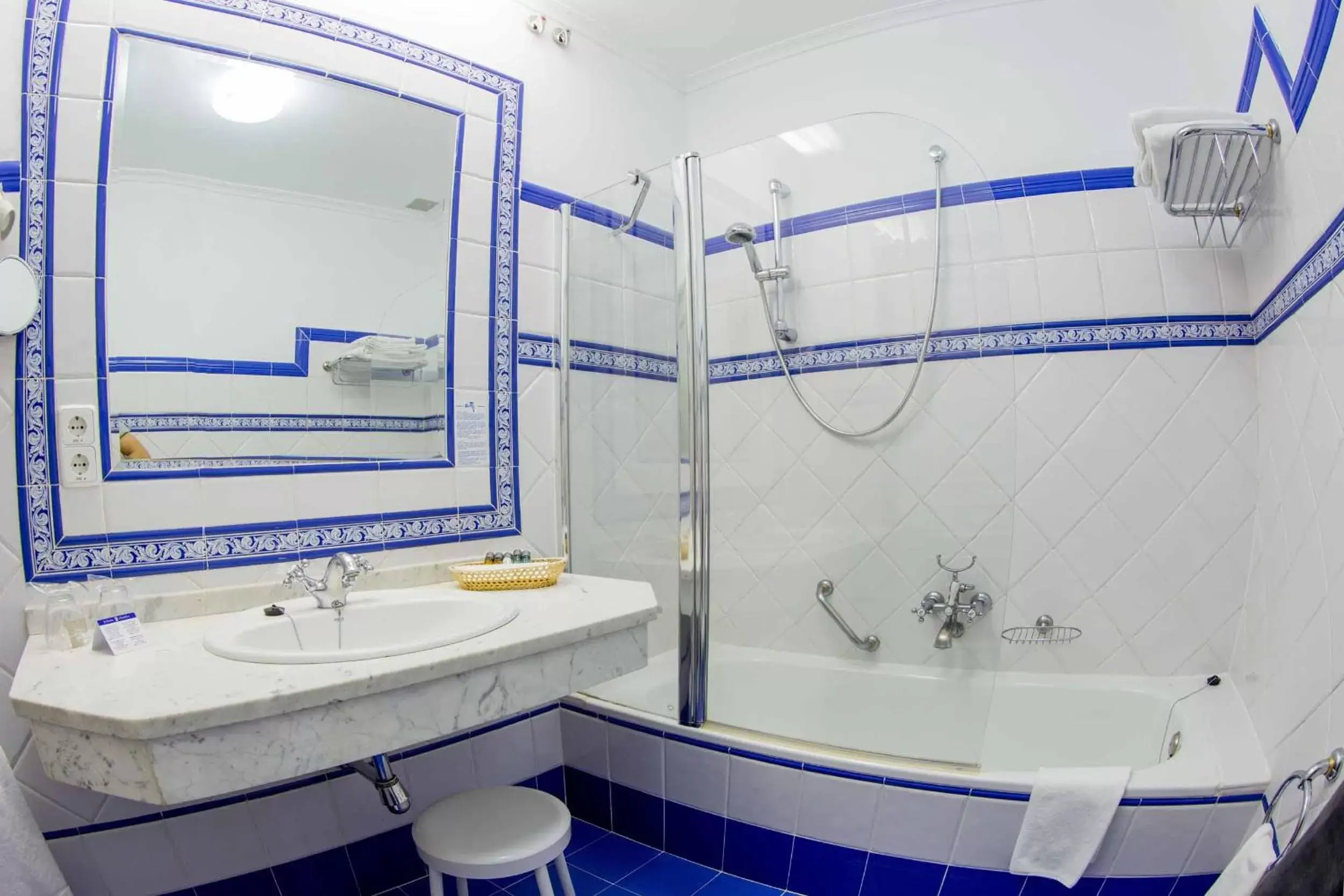 Bathroom in Palacio de los Velada