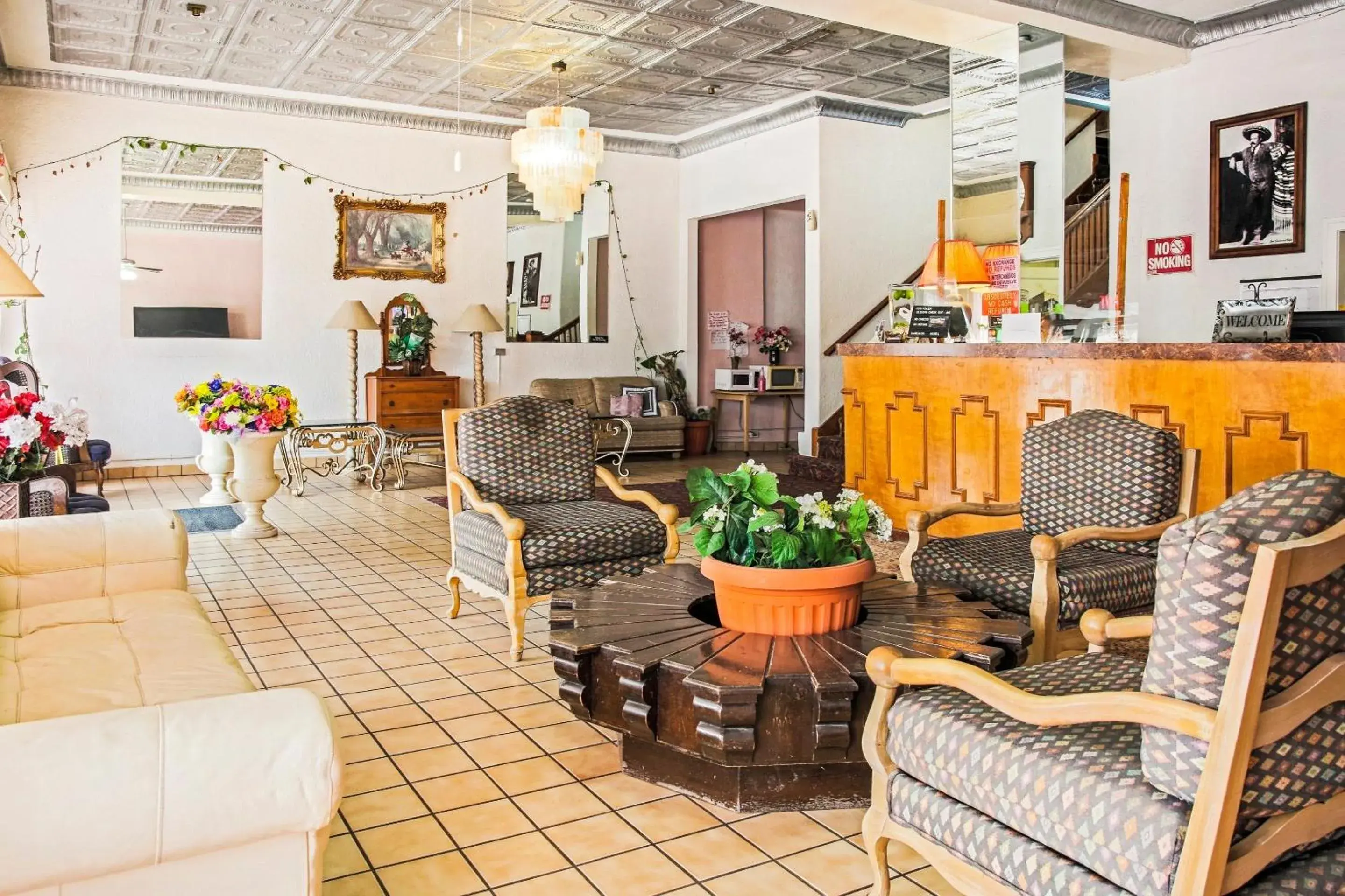 Lobby or reception in OYO Cameron Historic Hotel Brownsville I-69E